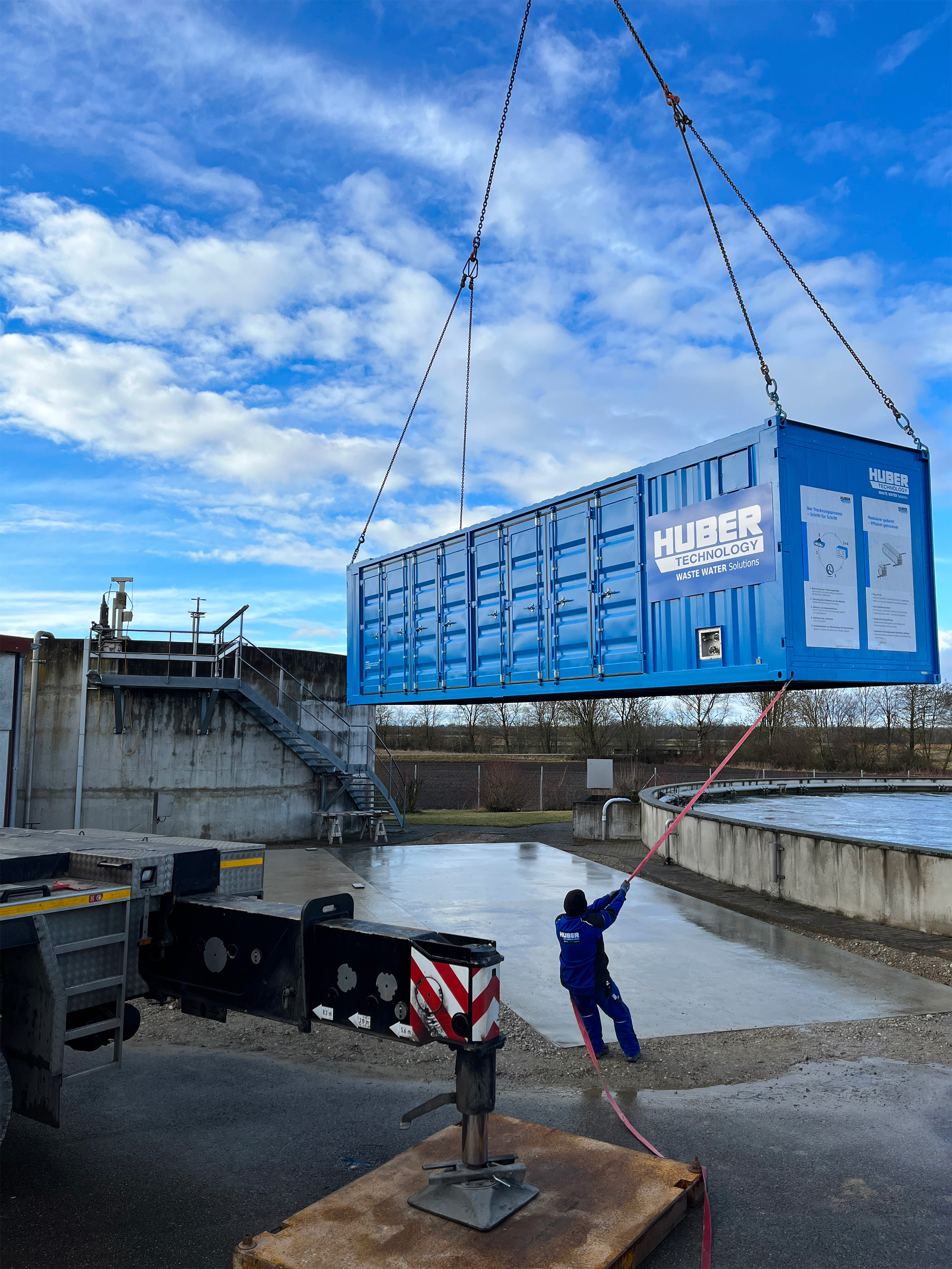 The cold air dryer can be transported by lorry and positioned using a mobile crane The cold air dryer can be transported by lorry and positioned using a mobile crane