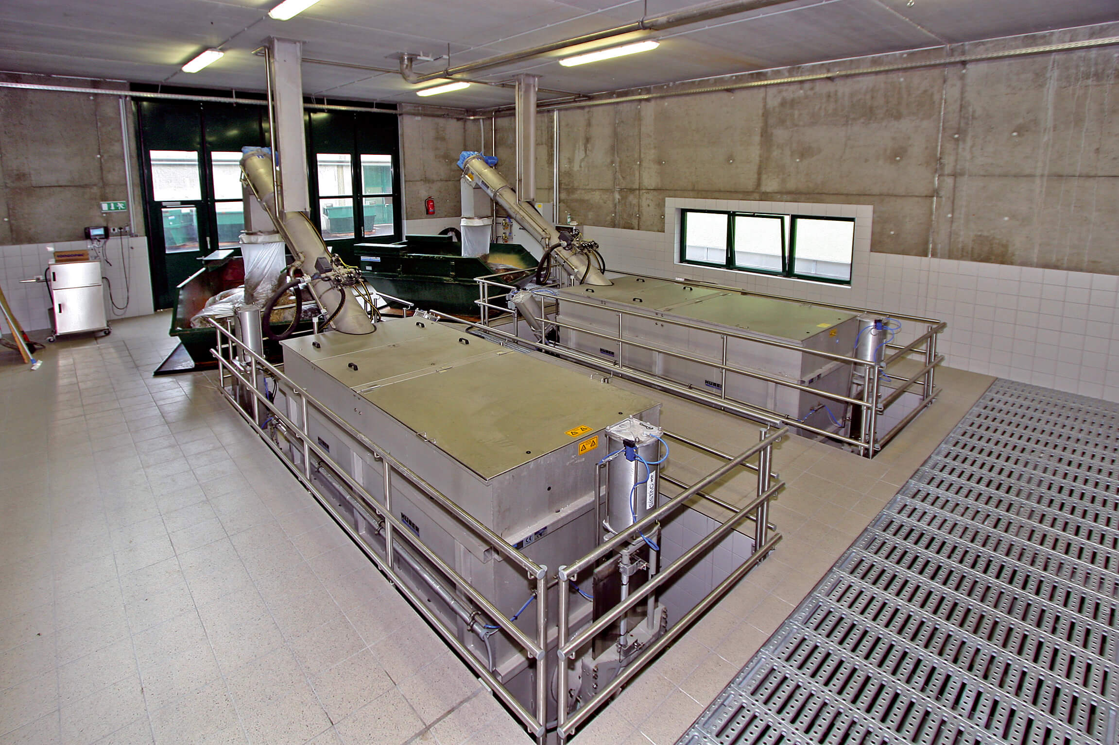 Zwei neue HUBER ROTAMAT® Feinstrechen direkt eingebaut in das Gerinne der ARA Sölden Zwei neue HUBER ROTAMAT® Feinstrechen direkt eingebaut in das Gerinne der ARA Sölden