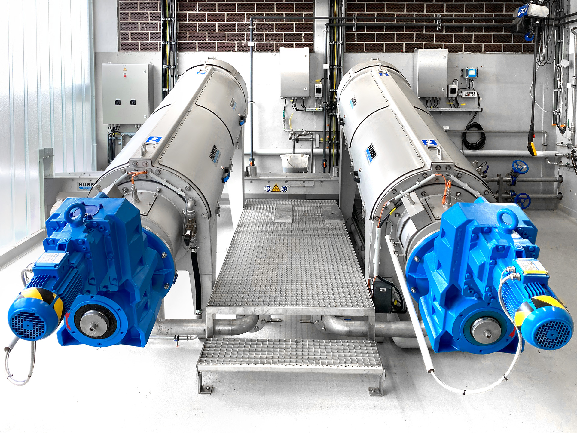 Modernisierung der Kläranlage Detmold: Neuer HUBER Harken-Umlaufrechen ...