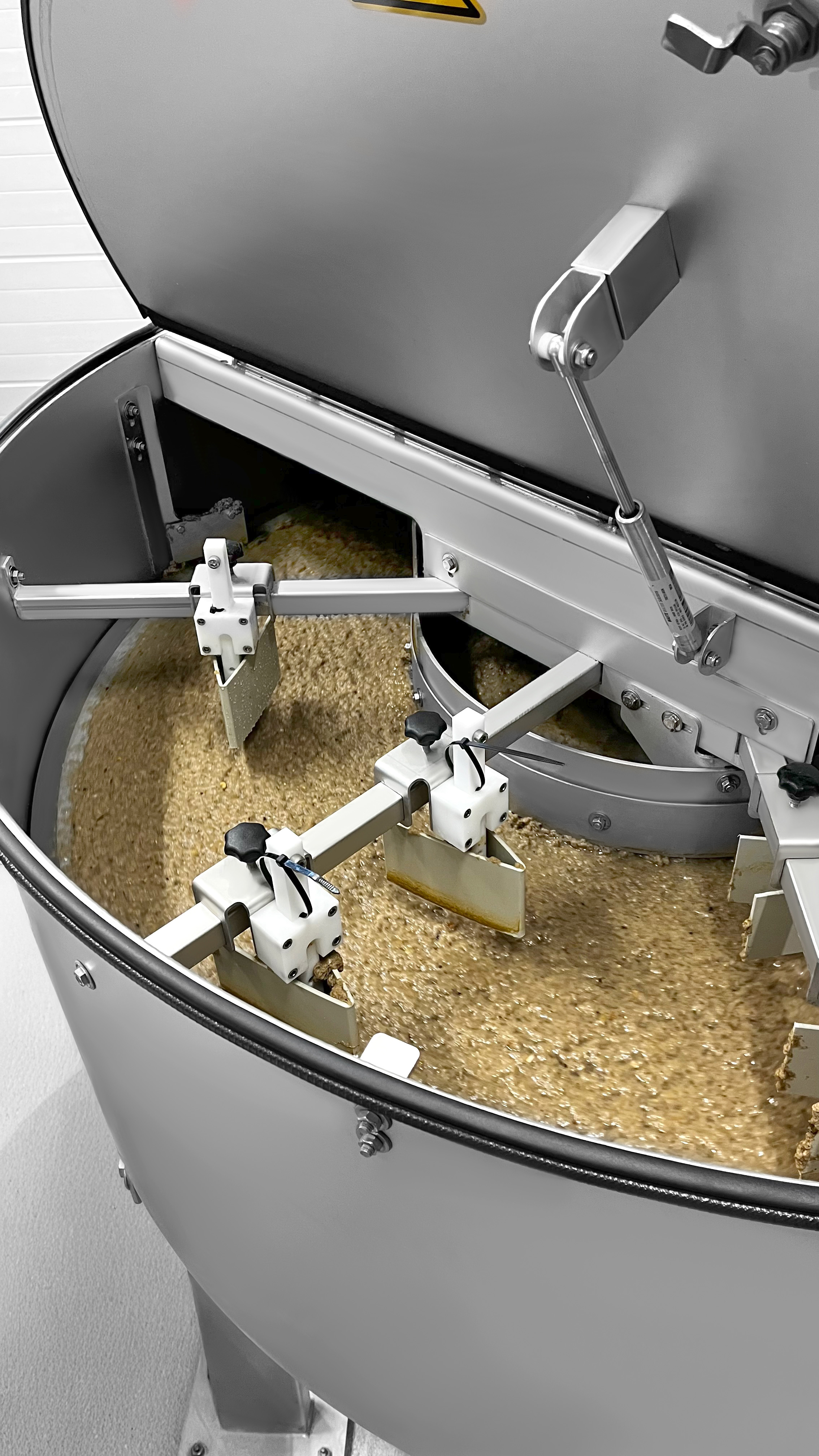 Primärschlamm aus dem HUBER Trommelsieb LIQUID im HUBER Scheibeneindicker S-DISC