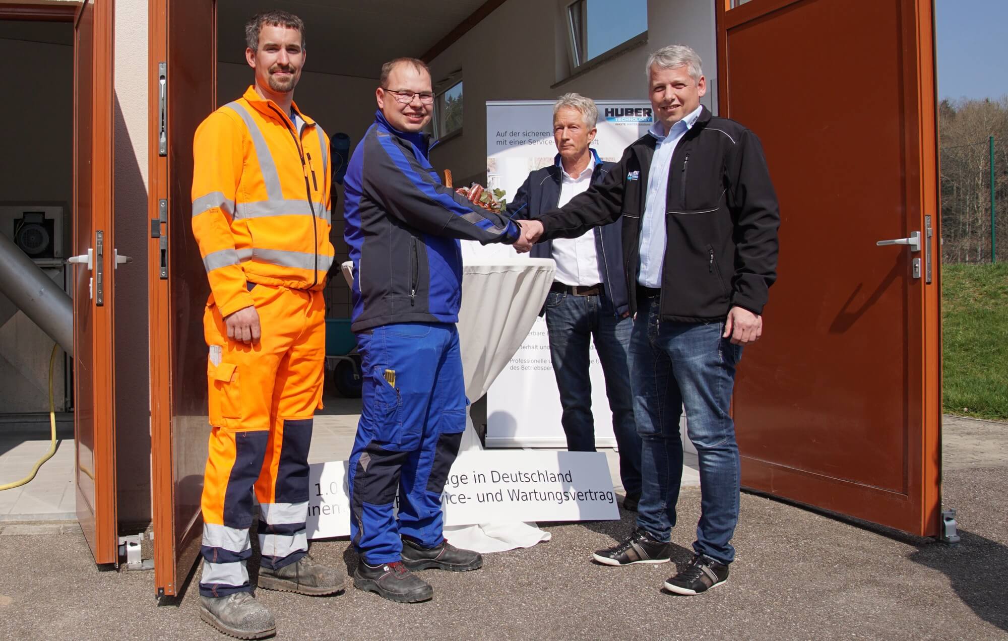 Mr. Dix and Mr. Steegmüller together with the HUBER Service Advisor Frank Hill and HUBER Team Leader Josef Stephan on site