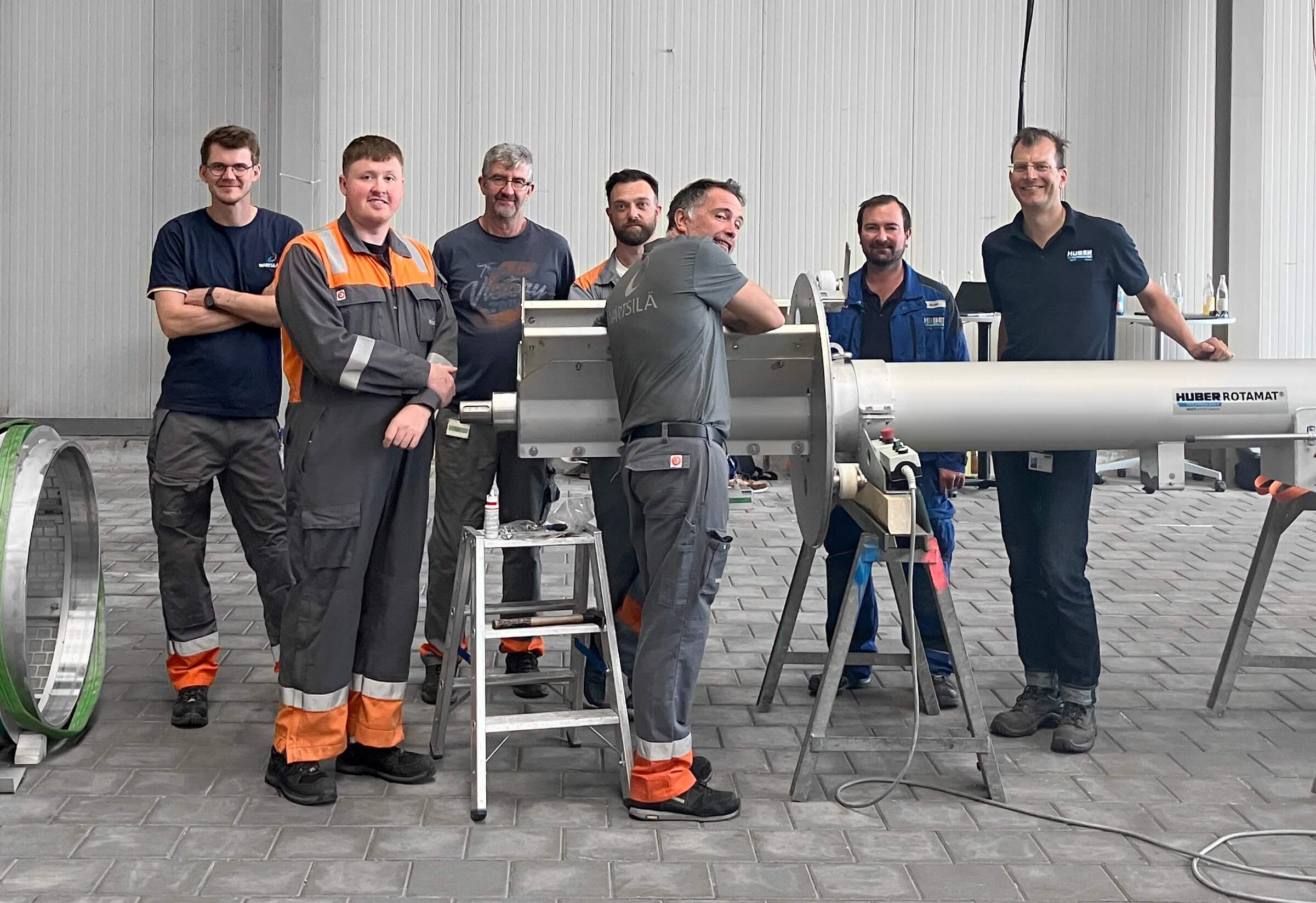 Die Teilnehmer wurden gezielt in Einbau, Inbetriebnahme und Wartung eines ROTAMAT®-Feinstrechen geschult Die Teilnehmer wurden gezielt in Einbau, Inbetriebnahme und Wartung eines ROTAMAT®-Feinstrechen geschult
