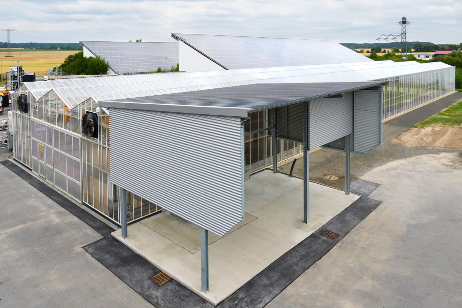The Kodersdorf wastewater treatment plant, with a capacity of 7,500 PE, is the first solar sewage sludge drying plant to feature the new HUBER Sludge Turner SOLSTICE® FloorRunner The Kodersdorf wastewater treatment plant, with a capacity of 7,500 PE, is the first solar sewage sludge drying plant to feature the new HUBER Sludge Turner SOLSTICE® FloorRunner