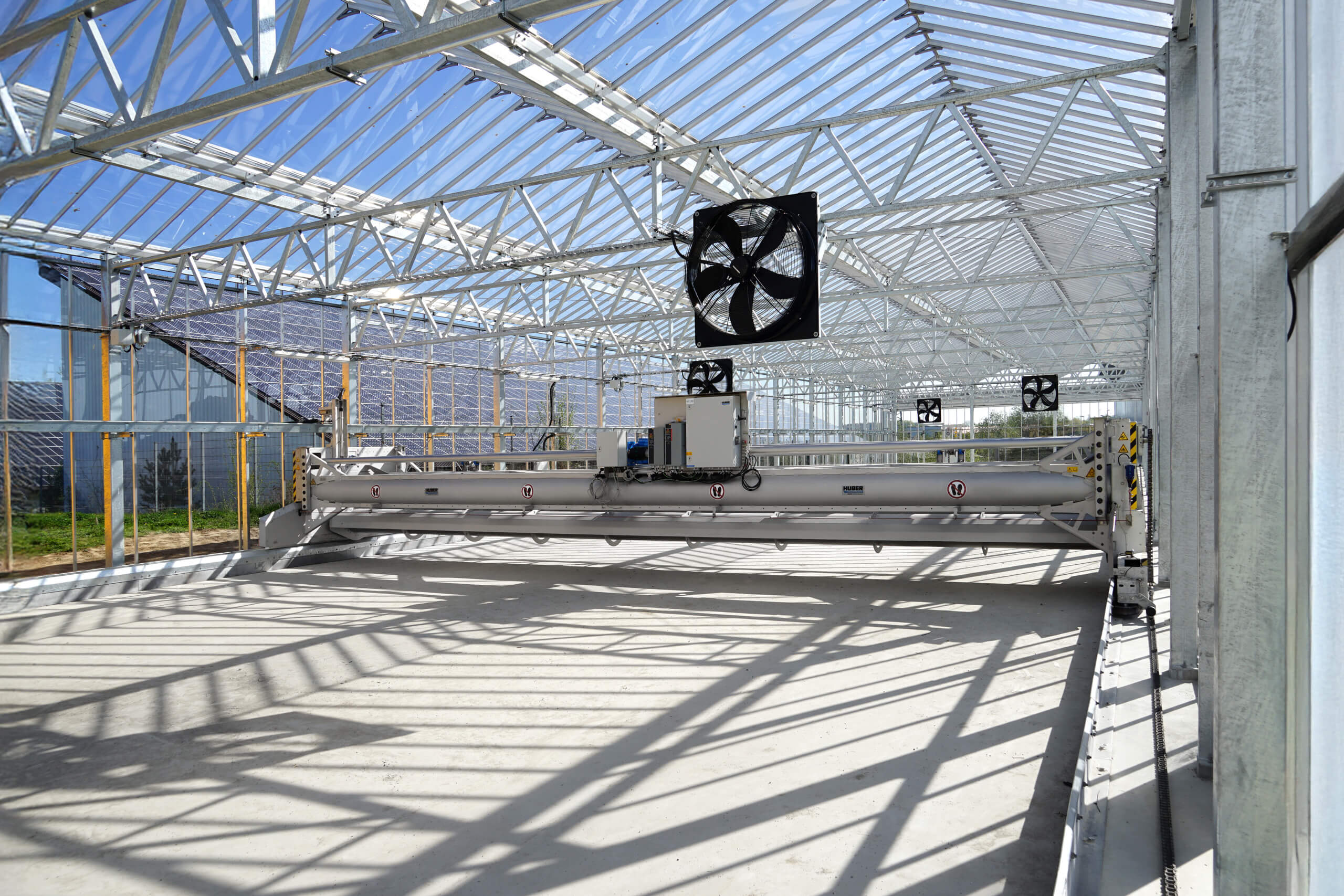 Solar sewage sludge drying with the HUBER Sludge Turner SOLSTICE® FloorRunner dries the sludge to an annual average of over 80% dry residue Solar sewage sludge drying with the HUBER Sludge Turner SOLSTICE® FloorRunner dries the sludge to an annual average of over 80% dry residue