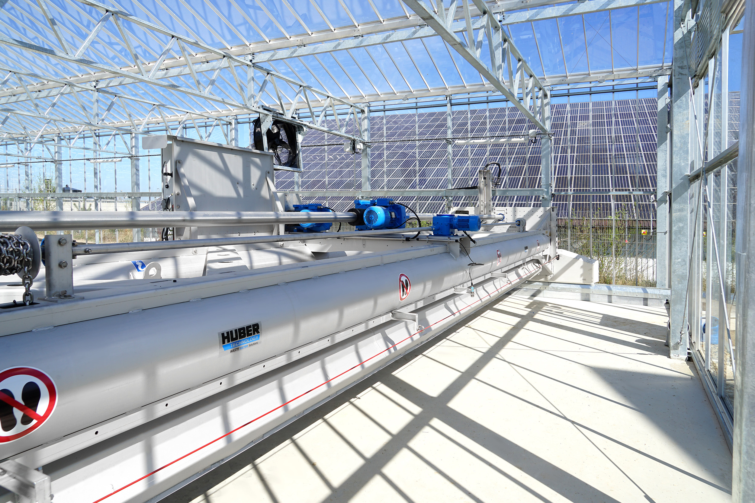 The sludge turner distributes the sludge within the greenhouse to ensure optimal drying