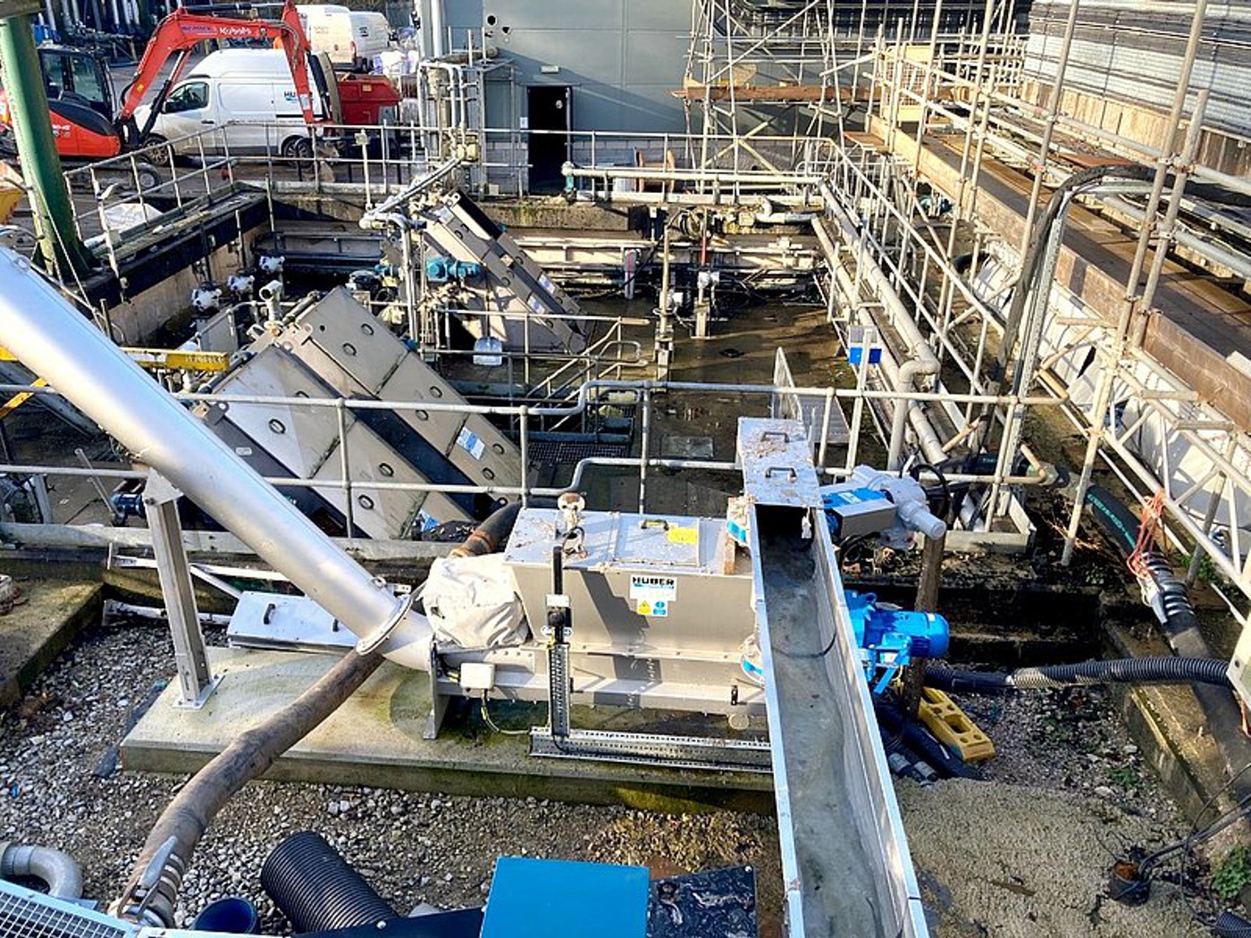 Installation of the new screenings handling plant, the old inlet works is visible in the background. img-casestudy-22-11-uk-buxton-04