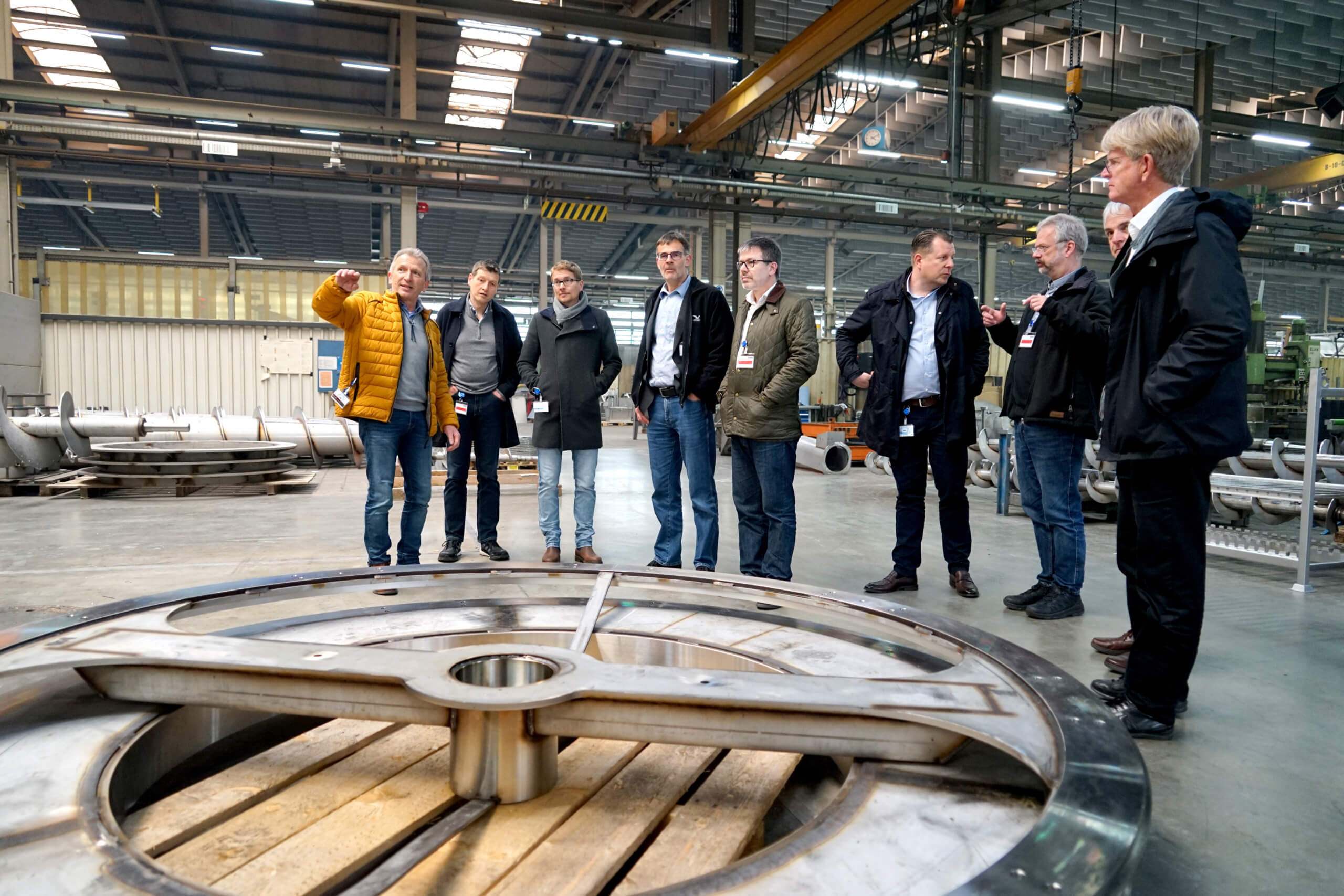 Zum Abschluss der eintägigen Sitzung konnten interessierte Teilnehmer an einer Werksführung teilnehmen Zum Abschluss der eintägigen Sitzung konnten interessierte Teilnehmer an einer Werksführung teilnehmen