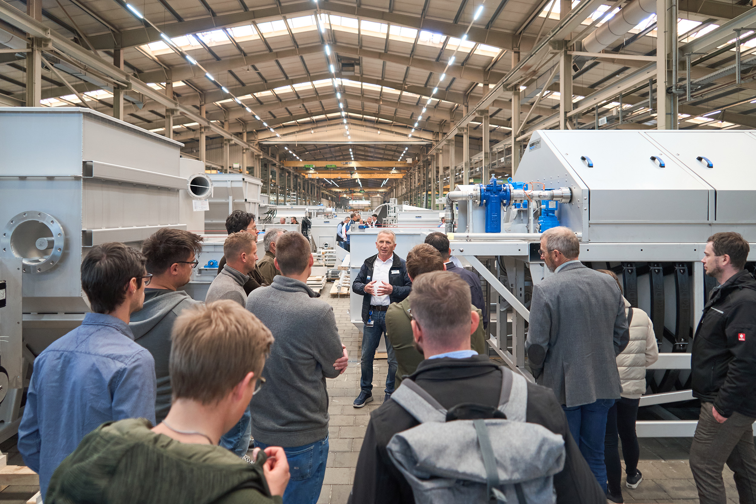 The visitors were given exclusive insights into the 44,000 m² production area of HUBER SE The visitors were given exclusive insights into the 44,000 m² production area of HUBER SE