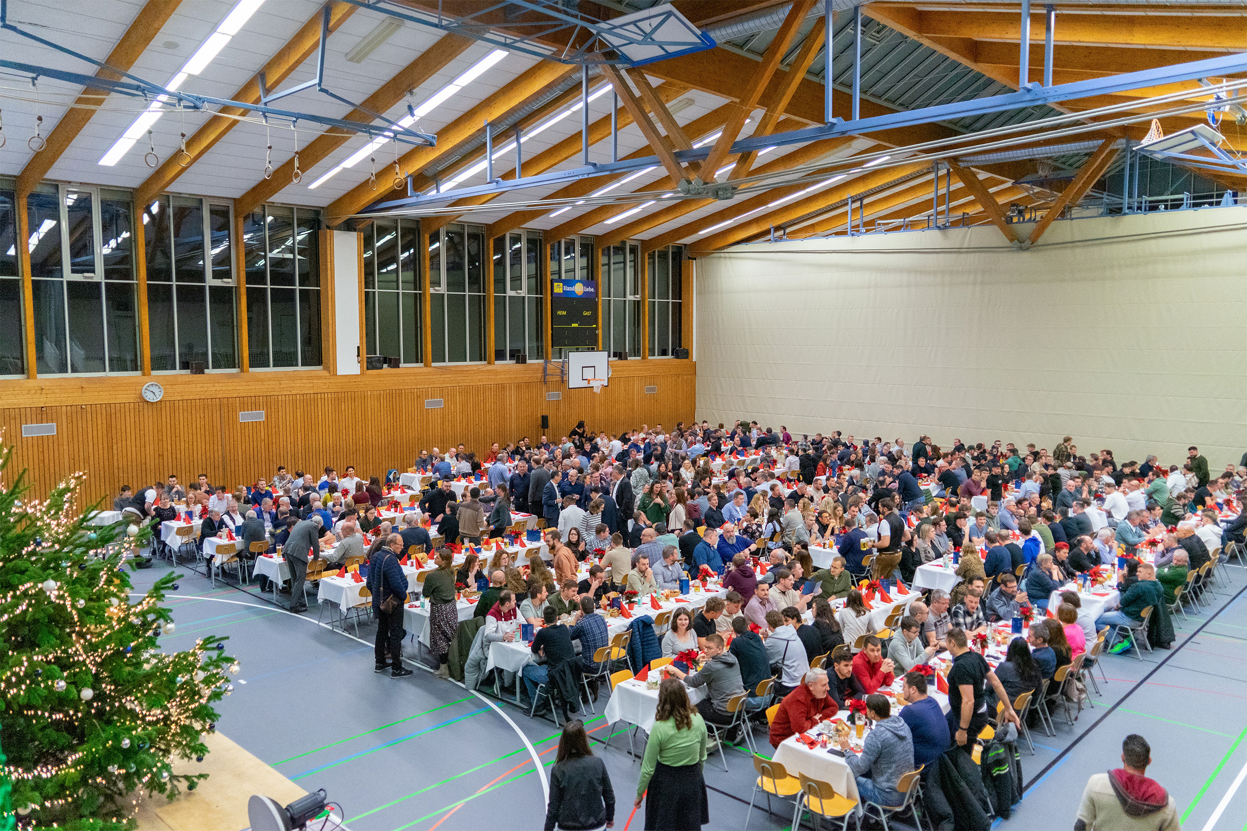 Die Europahalle war auch dieses Jahr bis auf den letzten Platz besetzt. Die Europahalle war auch dieses Jahr bis auf den letzten Platz besetzt.