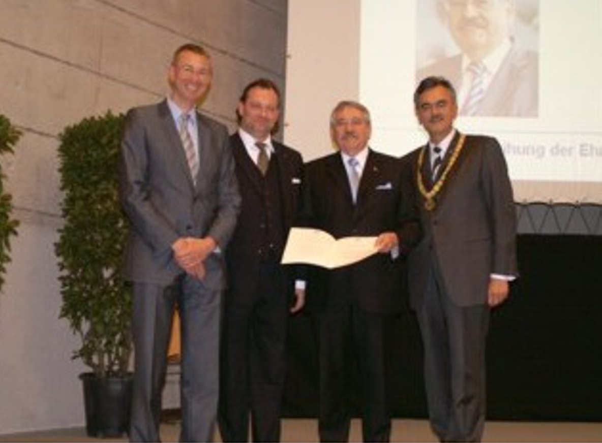 Hans G. Huber wird Ehrendoktor der TU München Hans G. Huber wird Ehrendoktor der TU München