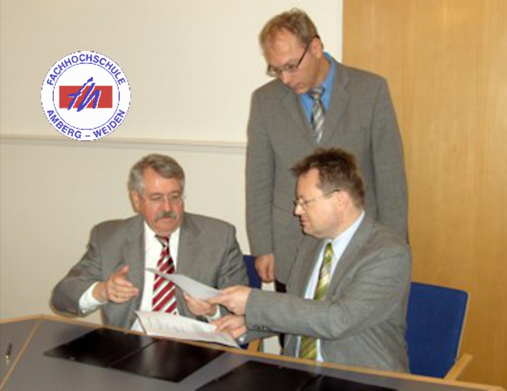 Hans Huber AG wird Wirtschaftspartner der Fachhochschule Amberg-Weiden: Vertragsunterzeichnung Hans Huber AG wird Wirtschaftspartner der Fachhochschule Amberg-Weiden: Vertragsunterzeichnung