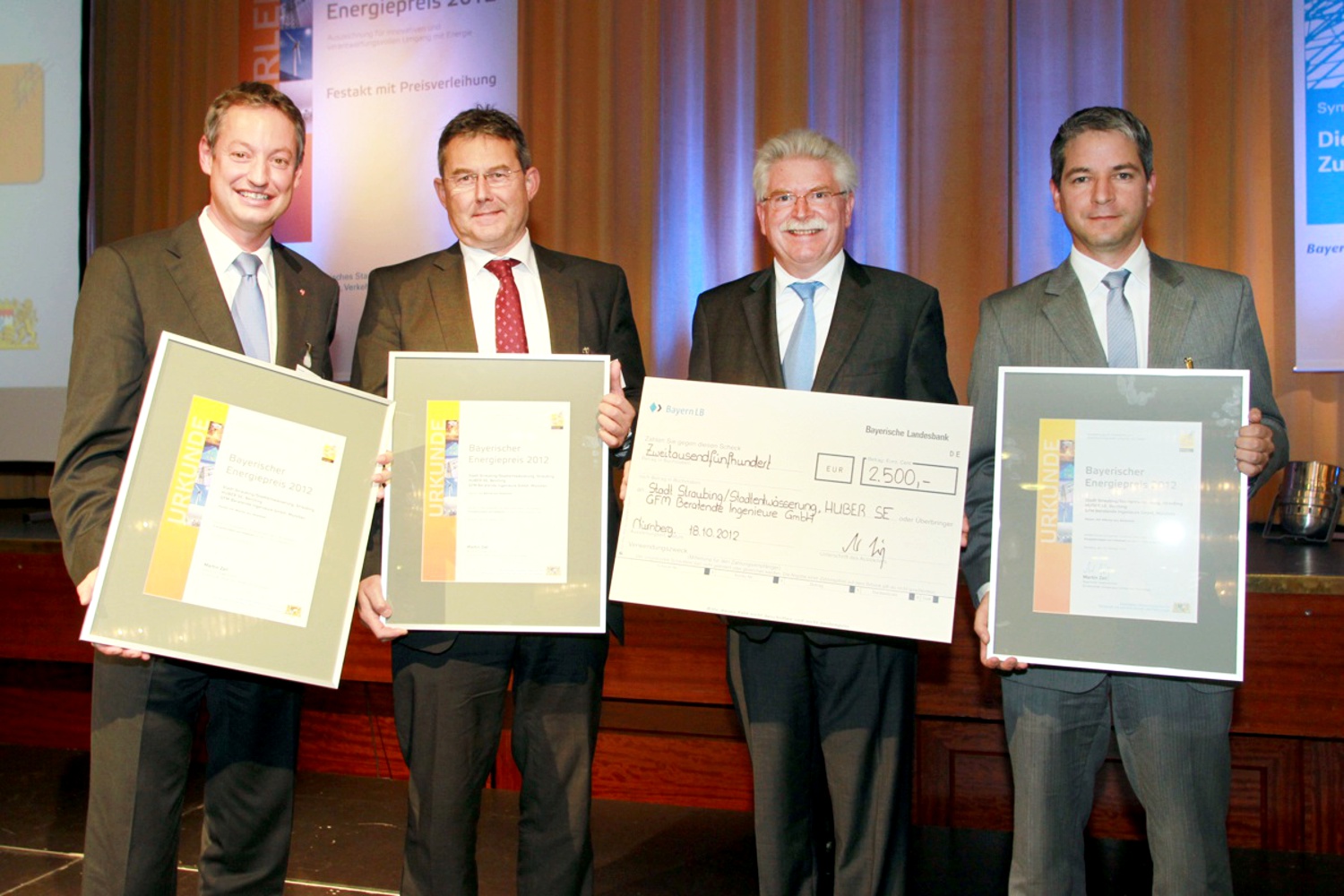 Der bayerische Energiepreis 2012 in der Kategorie Energiekonzepte ging an die HUBER SE Der bayerische Energiepreis 2012 in der Kategorie Energiekonzepte ging an die HUBER SE