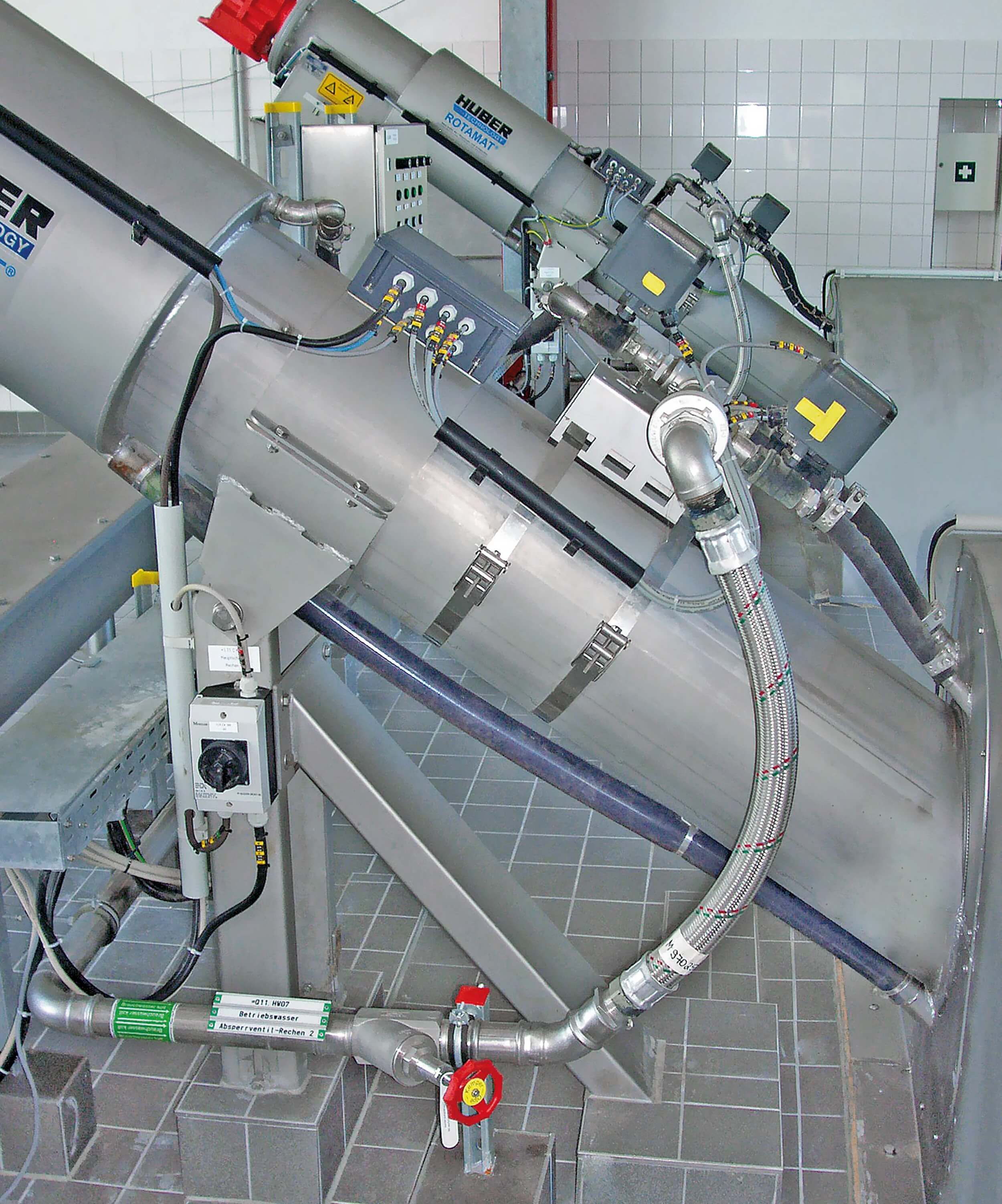 HUBER Fine Screen ROTAMAT® Ro1 with integrated Screenings Washing System IRGA installed in the channel HUBER Fine Screen ROTAMAT® Ro1 with integrated Screenings Washing System IRGA installed in the channel