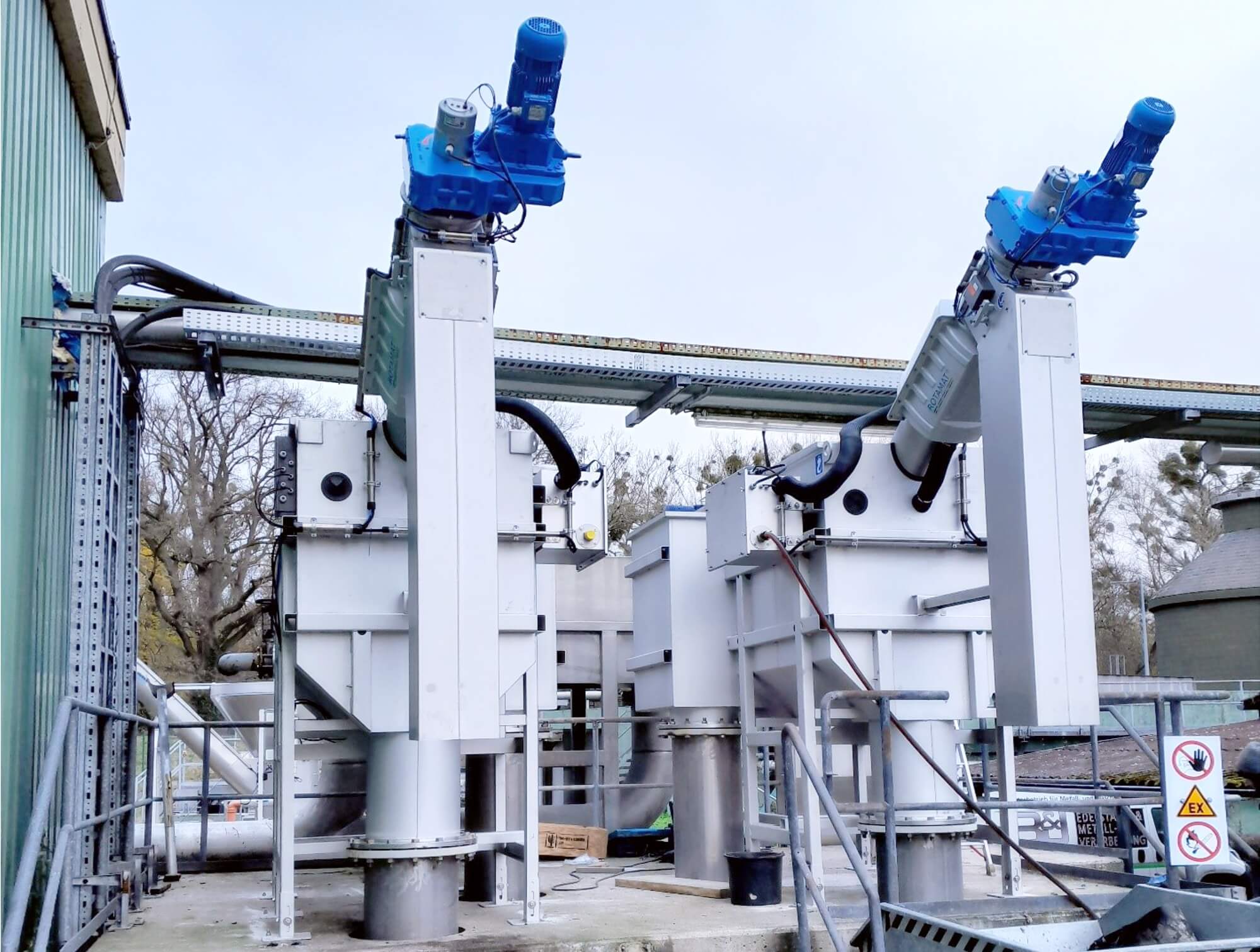 Outdoor installation of a HUBER Fine Screen ROTAMAT® Ro1 with frost-protection Outdoor installation of a HUBER Fine Screen ROTAMAT® Ro1 with frost-protection