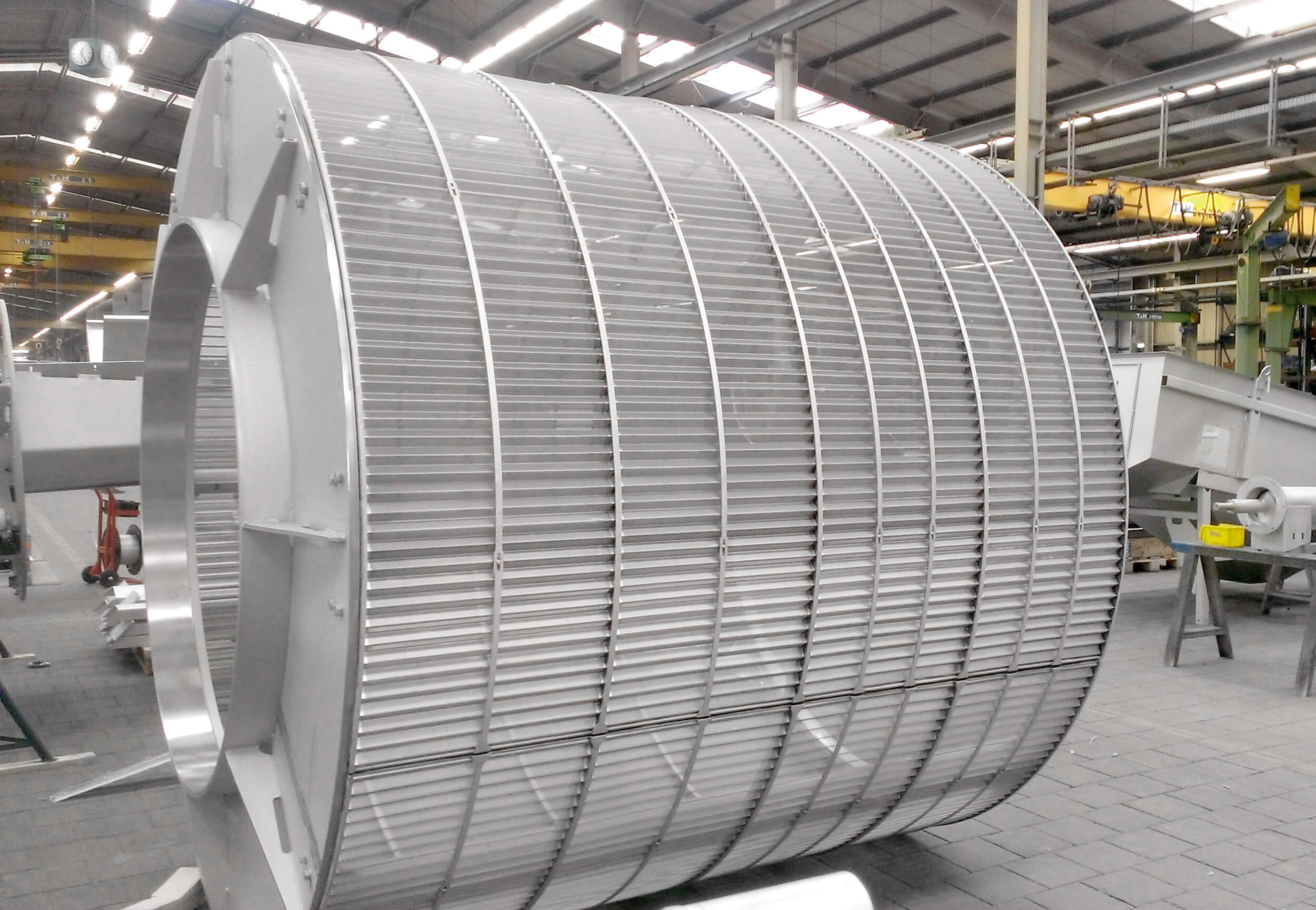 Screen basket of a ROTAMAT® Star screen, acid-treated in a pickling bath and passivated Screen basket of a ROTAMAT® Star screen, acid-treated in a pickling bath and passivated