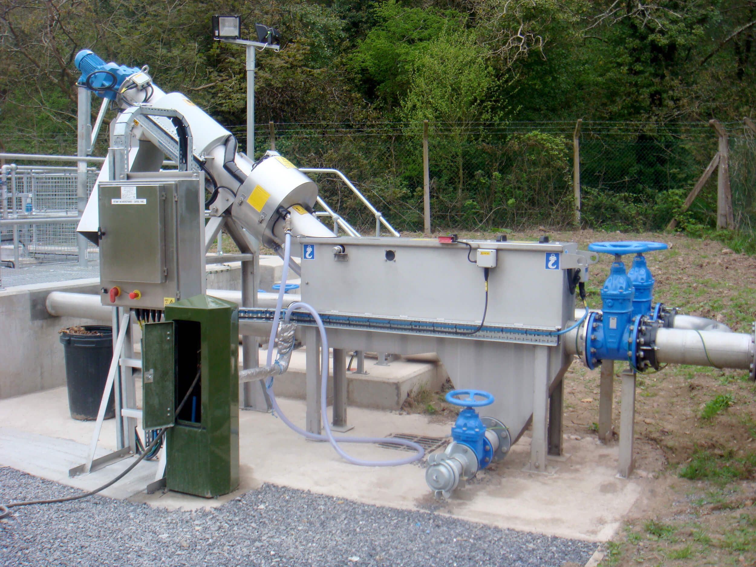 Frost-proof tank installation of a HUBER Micro Strainer ROTAMAT® Ro9 Frost-proof tank installation of a HUBER Micro Strainer ROTAMAT® Ro9