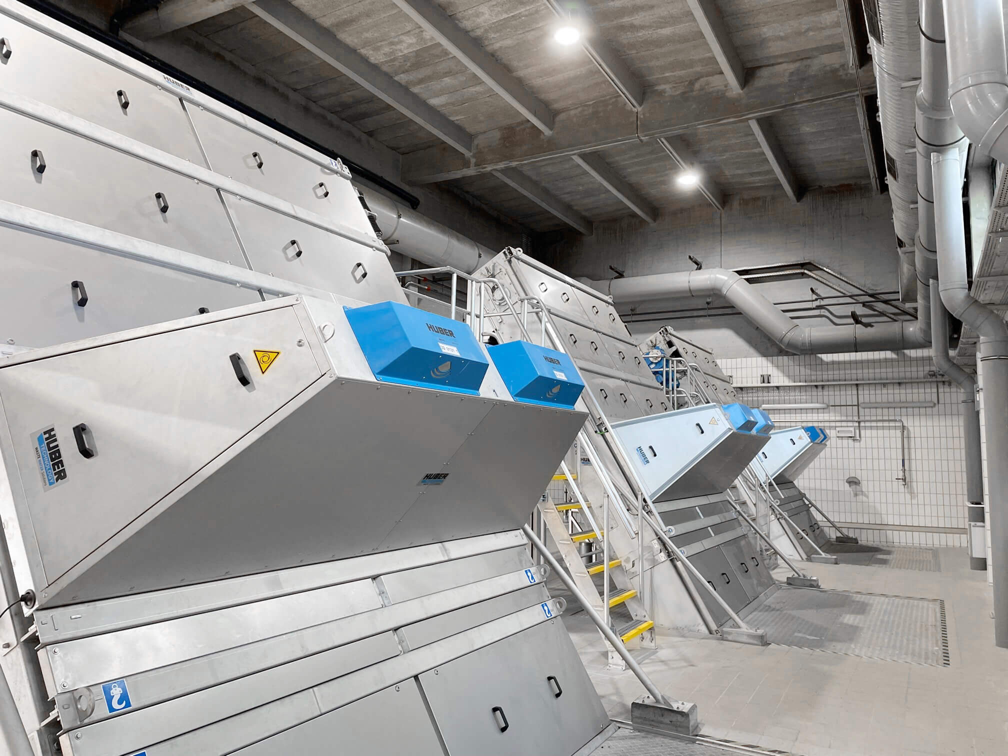 HUBER Safety Vision system at HUBER Multi-Rake Bar Screens RakeMax® Innovative and safe to operate: Three installed HUBER RakeMax® rotary rakes equipped with HUBER Safety Vision detection system.