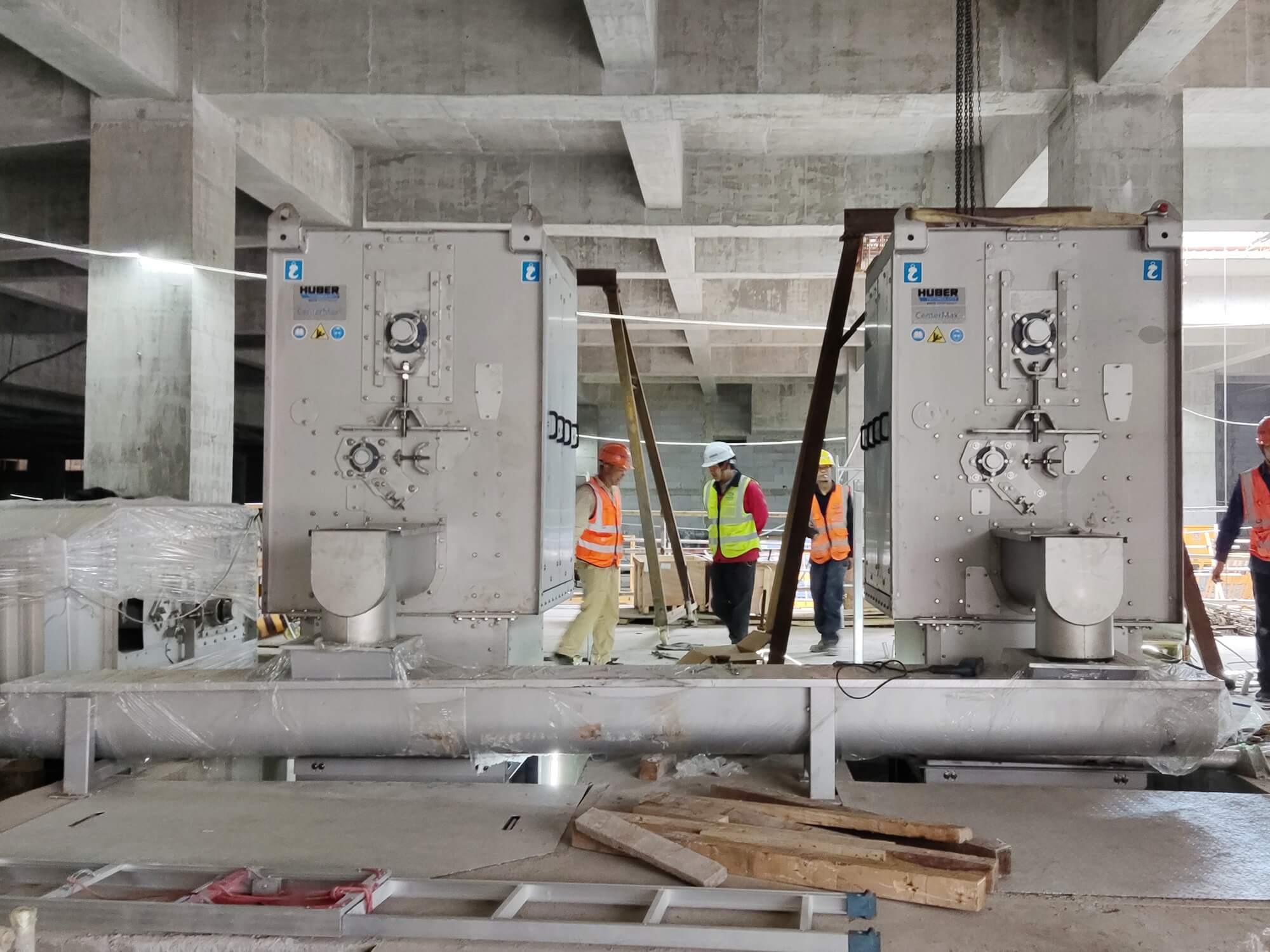 Installation of HUBER Belt Screens CenterMax® for solids separation upstream of a membrane activated treatment plant Installation of HUBER Belt Screens CenterMax® for solids separation upstream of a membrane activated treatment plant