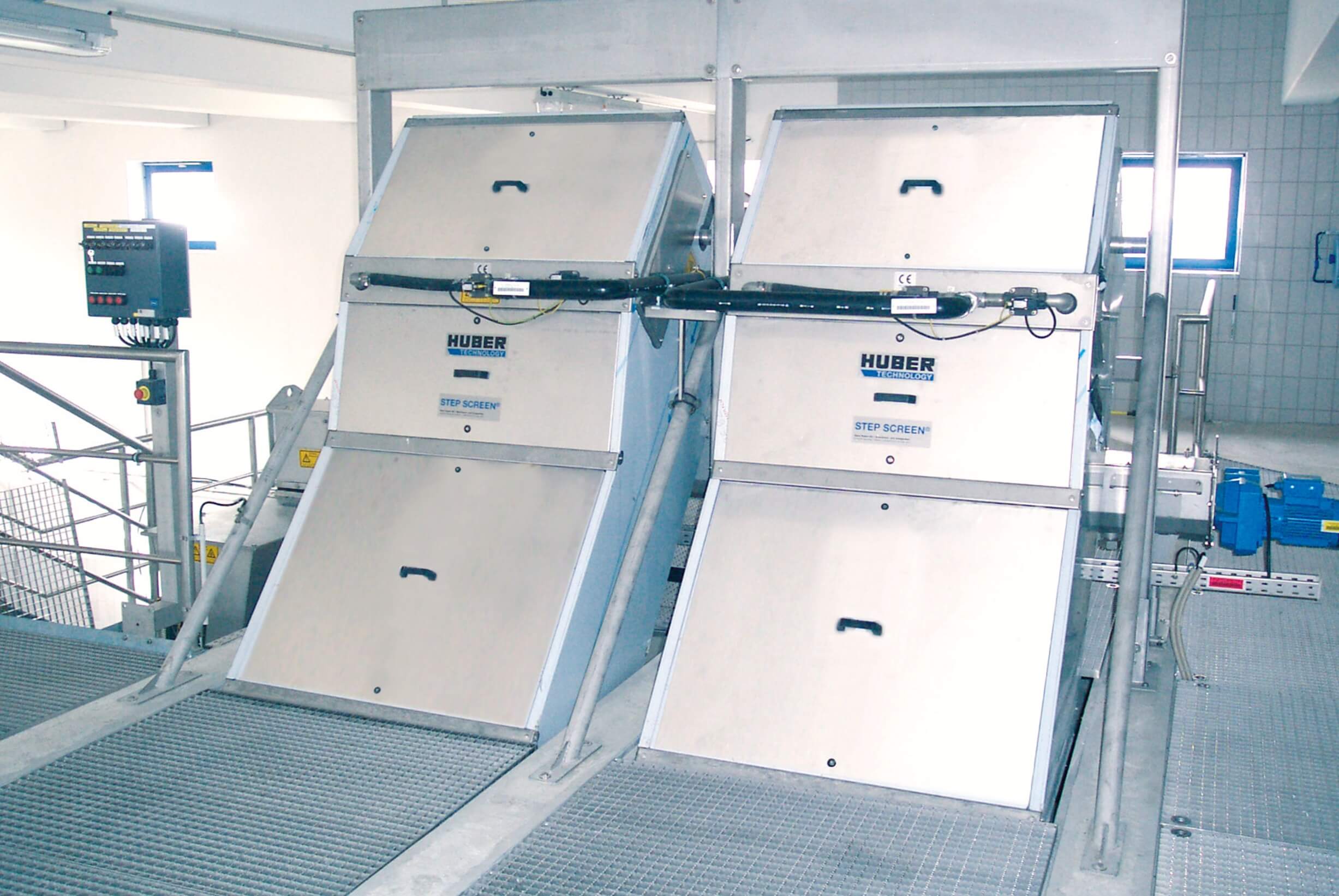 Two HUBER Fine Screen STEP SCREEN® SSF units installed in parallel channels Two HUBER Fine Screen STEP SCREEN® SSF units installed in parallel channels