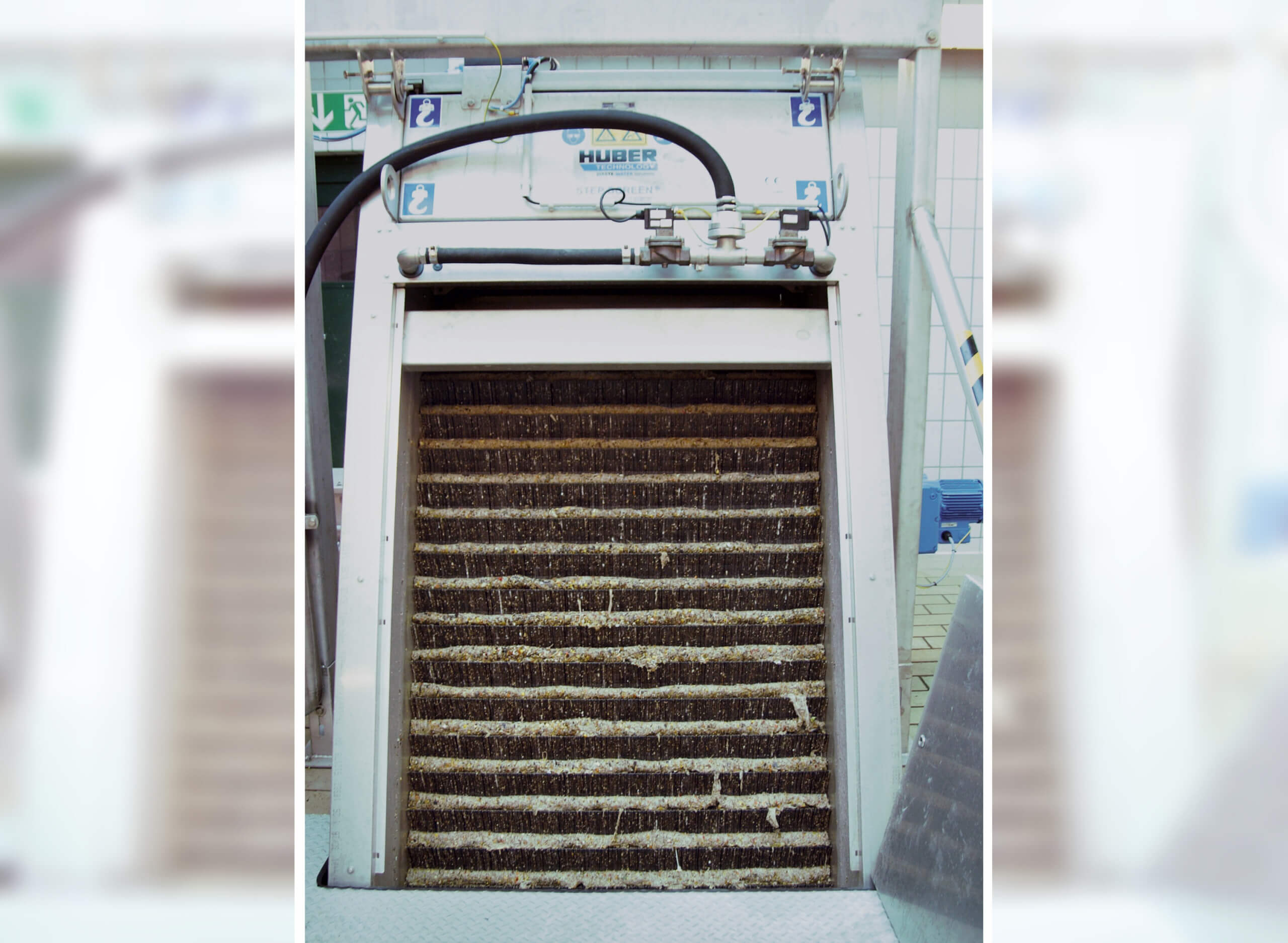 Mit dem HUBER Stufenrechen STEP SCREEN® SSV sind sehr große Abscheideleistungen durch feine Spaltweiten und sich bildenden Rechengutteppich realisierbar Mit dem HUBER Stufenrechen STEP SCREEN® SSV sind sehr große Abscheideleistungen durch feine Spaltweiten und sich bildenden Rechengutteppich realisierbar