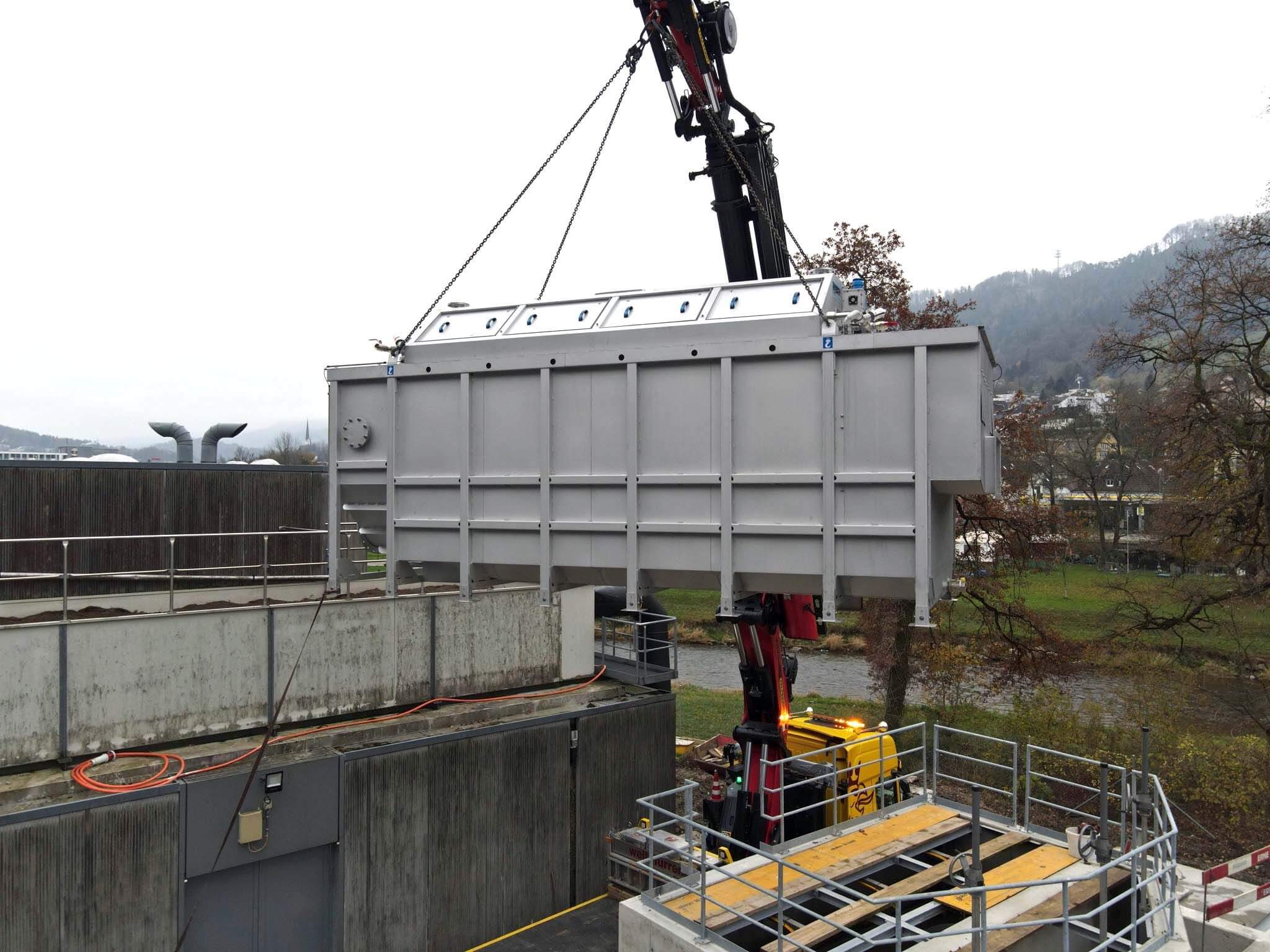 Installation of a HUBER Drum Screen LIQUID as tank version in open air installation instead of a primary clarifier Installation of a HUBER Drum Screen LIQUID as tank version in open air installation instead of a primary clarifier