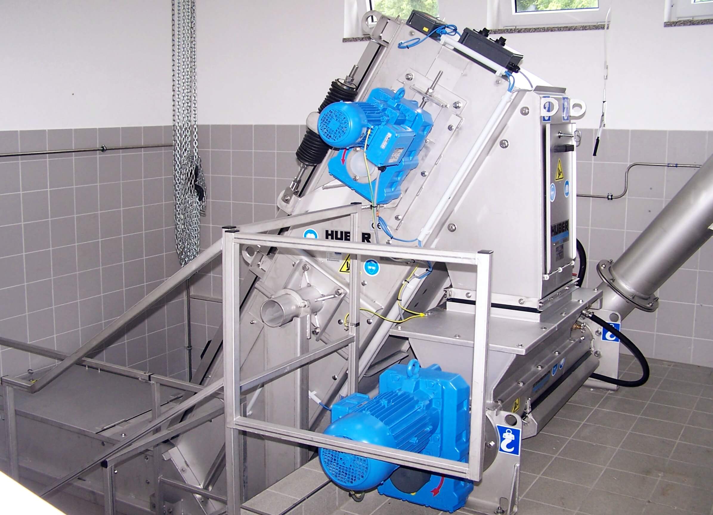 Underground installation of a HUBER Complete Plant Hydro Duct ROTAMAT® Ro5 HD with HUBER Multi-Rake Bar Screen RakeMax® Underground installation of a HUBER Complete Plant Hydro Duct ROTAMAT® Ro5 HD