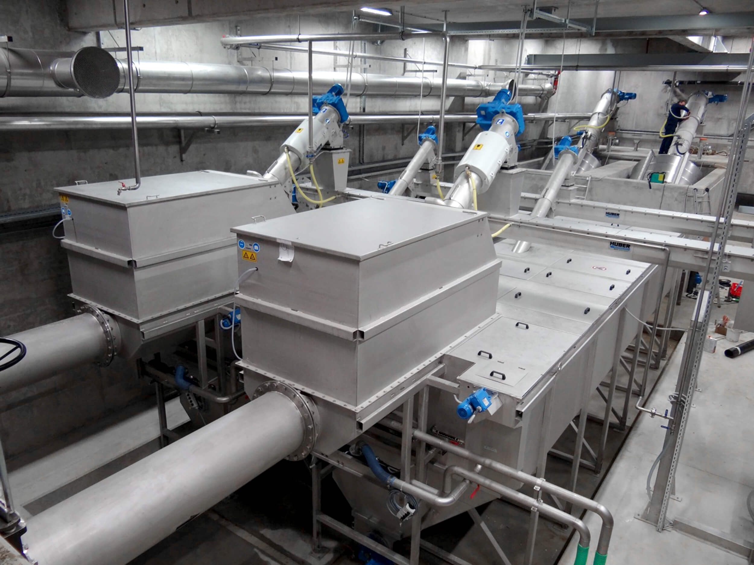 Parallel installation of HUBER Complete Plants ROTAMAT® Ro5 with subsequent fine screening Parallel installation of HUBER Complete Plants ROTAMAT® Ro5 with subsequent fine screening