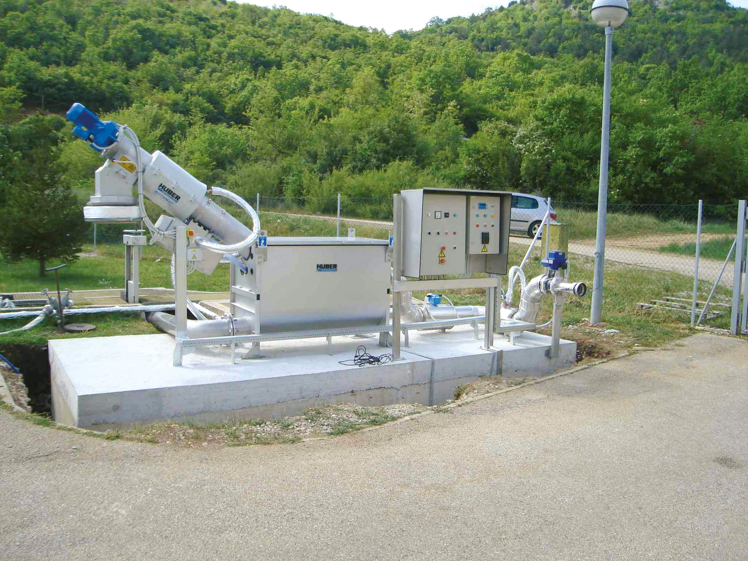 HUBER Sludge Accpetance Plant ROTAMAT® Ro3.1 with HUBER Fine Screen ROTAMAT® Ro1 HUBER Sludge Accpetance Plant ROTAMAT® Ro3.1 with HUBER Fine Screen ROTAMAT® Ro1