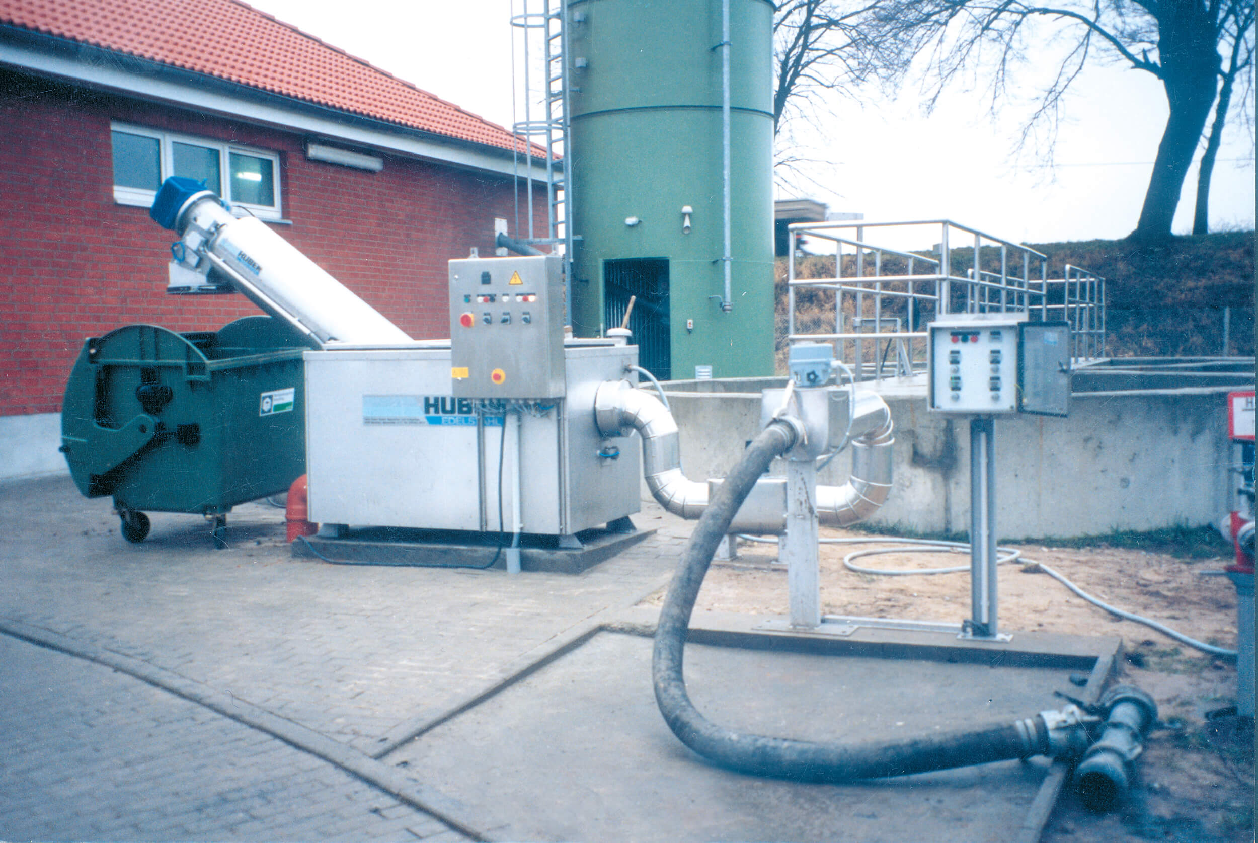 HUBER Sludge Acceptance Plant ROTAMAT® Ro3.1 with HUBER Fine Screen ROTAMAT® Ro1, heated and insulated unit HUBER Sludge Acceptance Plant ROTAMAT® Ro3.1 with HUBER Fine Screen ROTAMAT® Ro1, heated and insulated unit