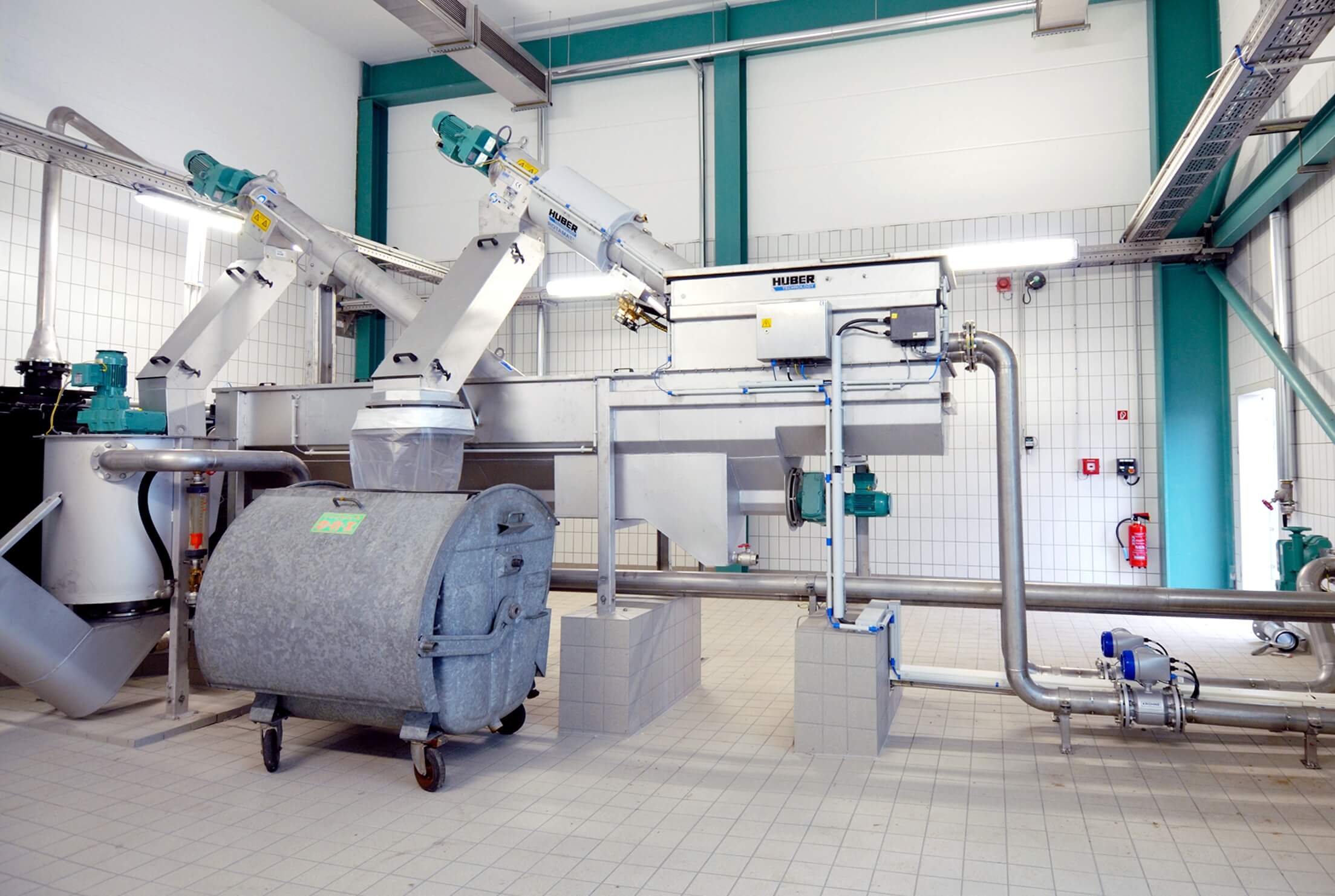 Well-proven mechanical pre-treatment components combined within the HUBER Sludge Acceptance Plant ROTAMAT® Ro3.3 Well-proven mechanical pre-treatment components combined within the HUBER Sludge Acceptance Plant ROTAMAT® Ro3.3