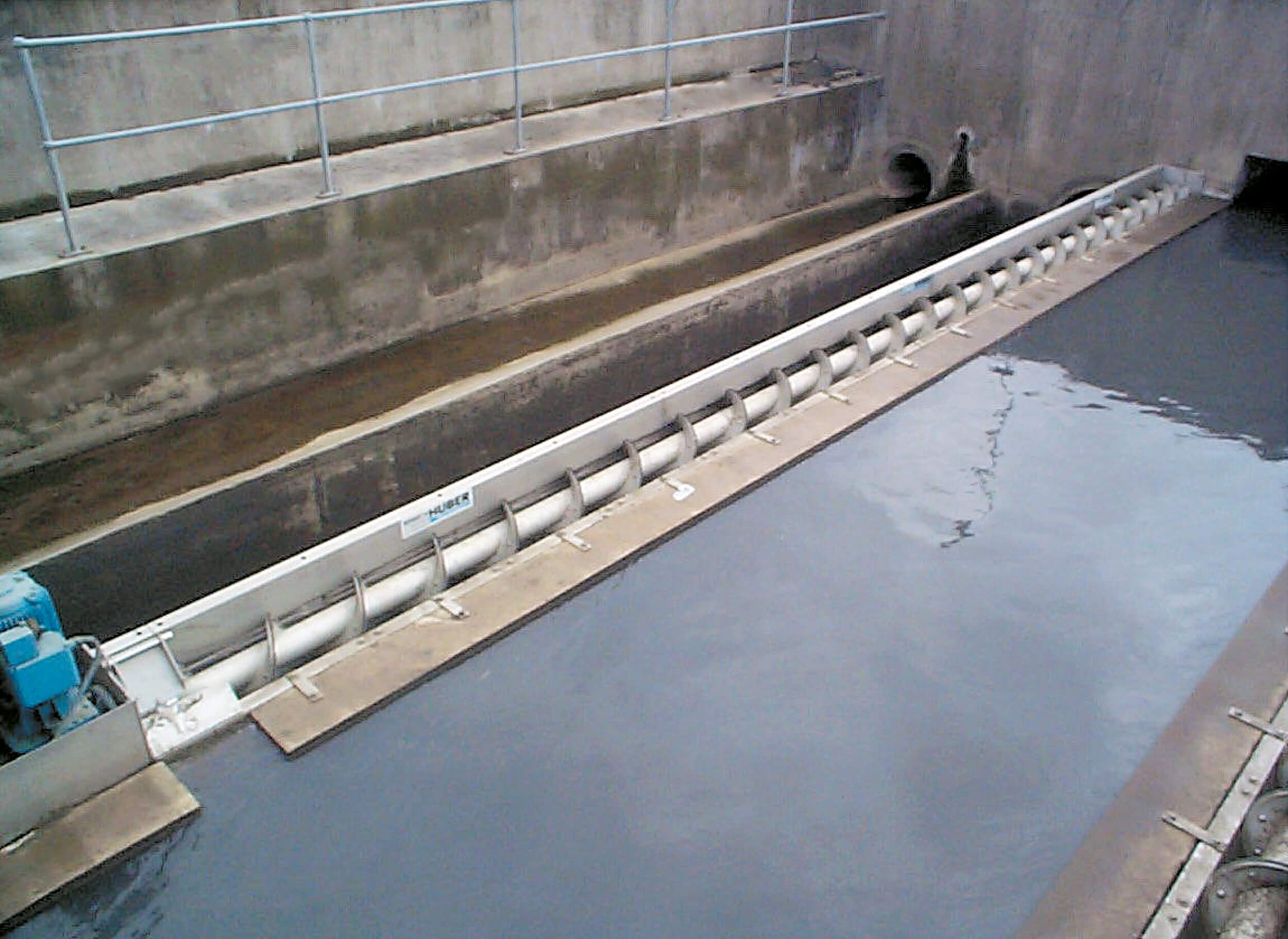 HUBER ROTAMAT® Screen RoK1 installed in a stormwater discharge channel HUBER ROTAMAT® Screen RoK1 installed in a stormwater discharge channel