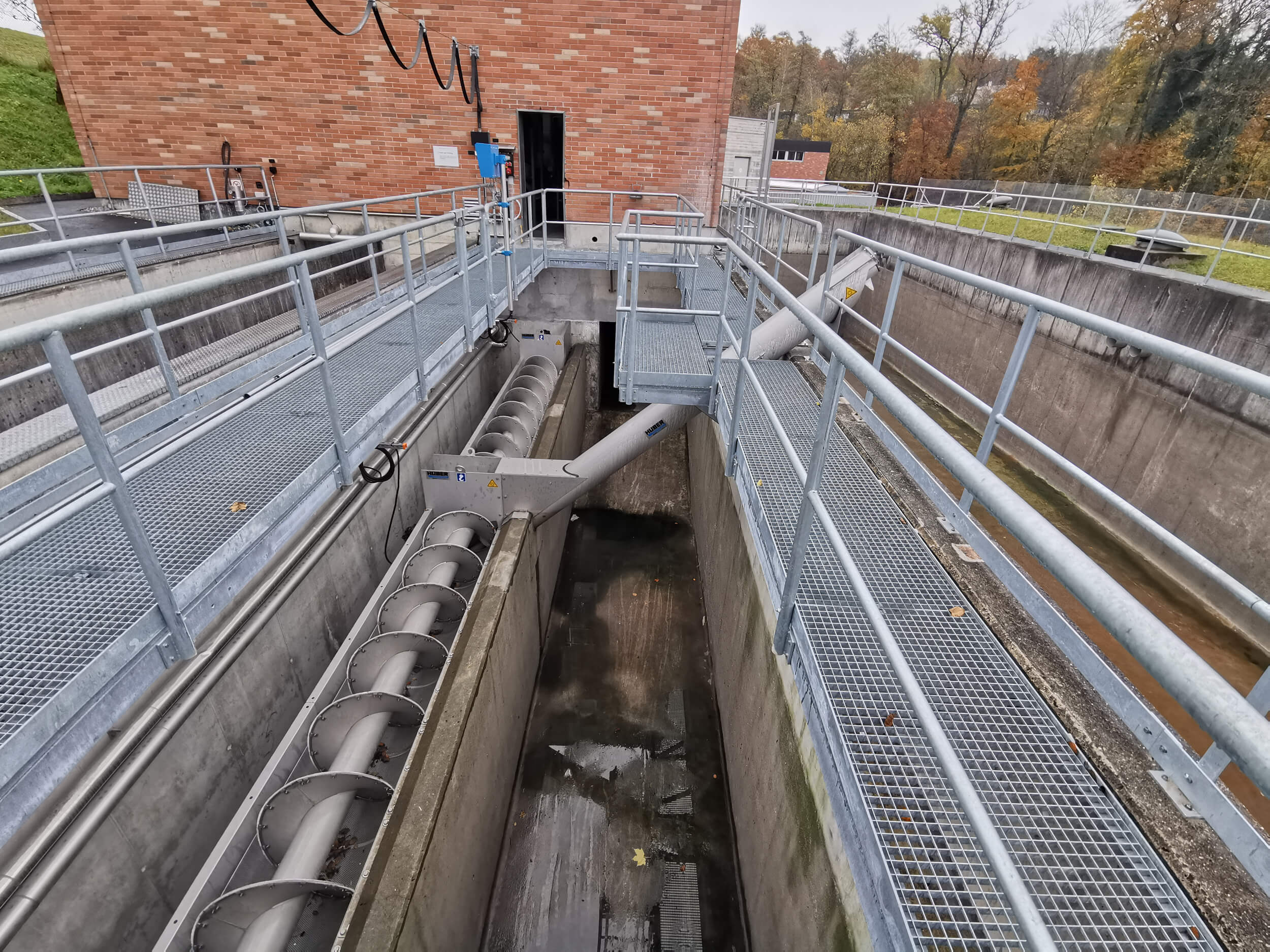 HUBER Storm Screen ROTAMAT® RoK1 TS for defined discharge of screenings HUBER Storm Screen ROTAMAT® RoK1 TS for defined discharge of screenings