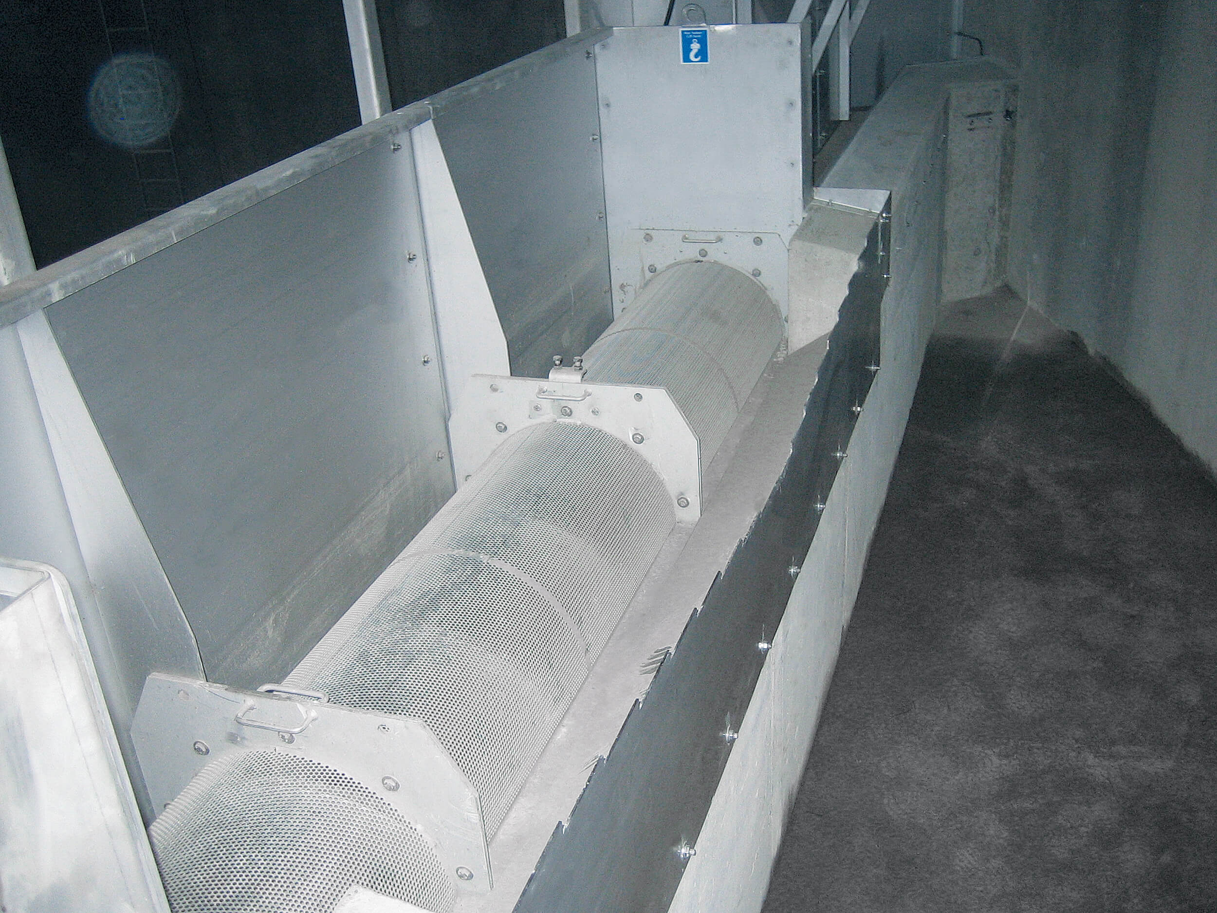 HUBER Storm Screen ROTAMAT® RoK2 with an integrated gauging weir for overflow measurement HUBER Storm Screen ROTAMAT® RoK2 with an integrated gauging weir for overflow measurement