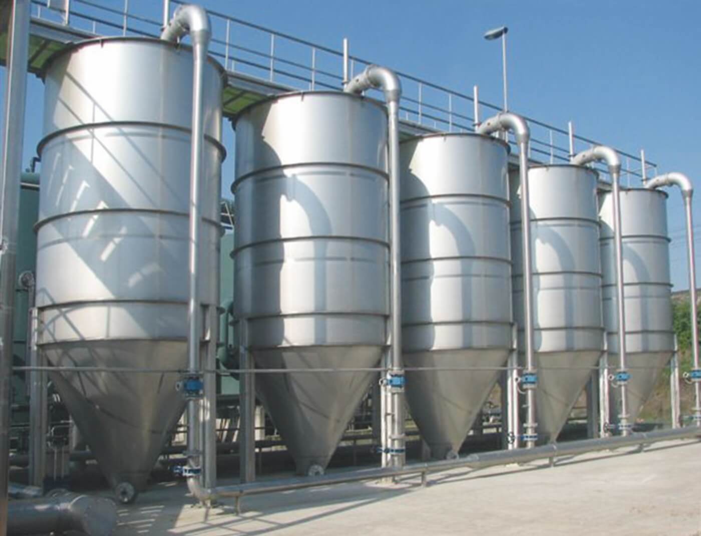 Spurenstoffe wie z.B. Medikamentenrückstände werden mit Aktivkohlefilter weitestgehend eliminiert. HUBER Aktivkohelfilter CONTIFLOW® GAK