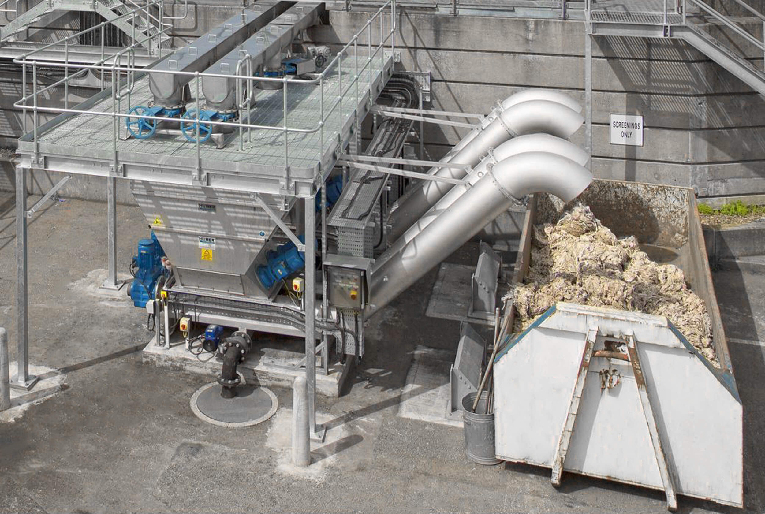 Gewaschenes und nahezu geruchsloses Siebgut aus einer HUBER Waschpresse WAP® SL, kompaktiert zu 50 % TR Gewaschenes und nahezu geruchsloses Siebgut aus einer HUBER Waschpresse WAP® SL, kompaktiert zu 50 % TR