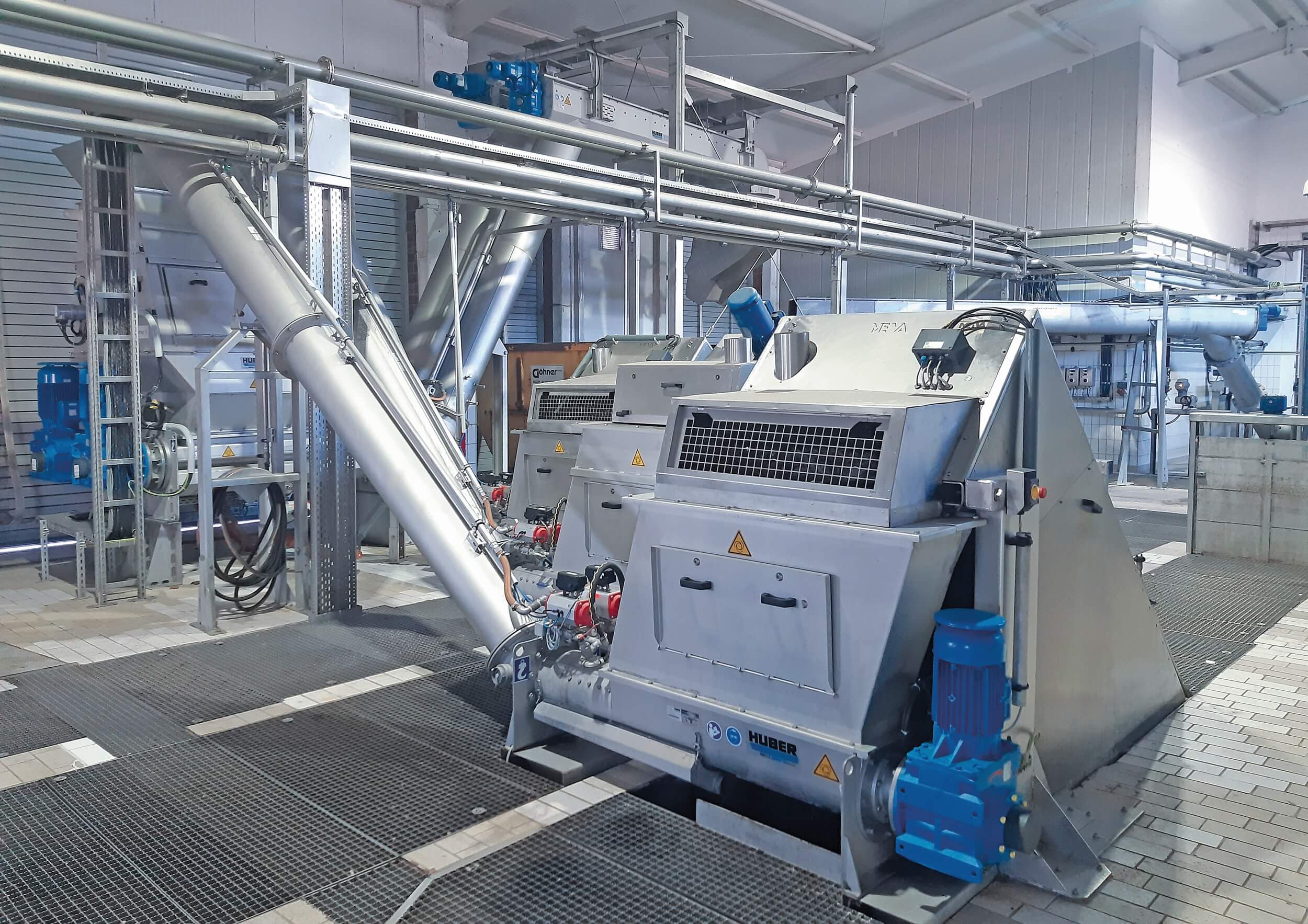Typical combination of a HUBER Screenings Wash Press WAP® with a HUBER STEP SCREEN®. The WAP® is used as an intermediate plug conveyor to feed a consecutive HUBER Screenings Wash Press WAP® SL HP. Typical combination of a HUBER Screenings Wash Press WAP® with a HUBER STEP SCREEN®. The WAP® is used as an intermediate plug conveyor to feed a consecutive HUBER Screenings Wash Press WAP® SL HP.