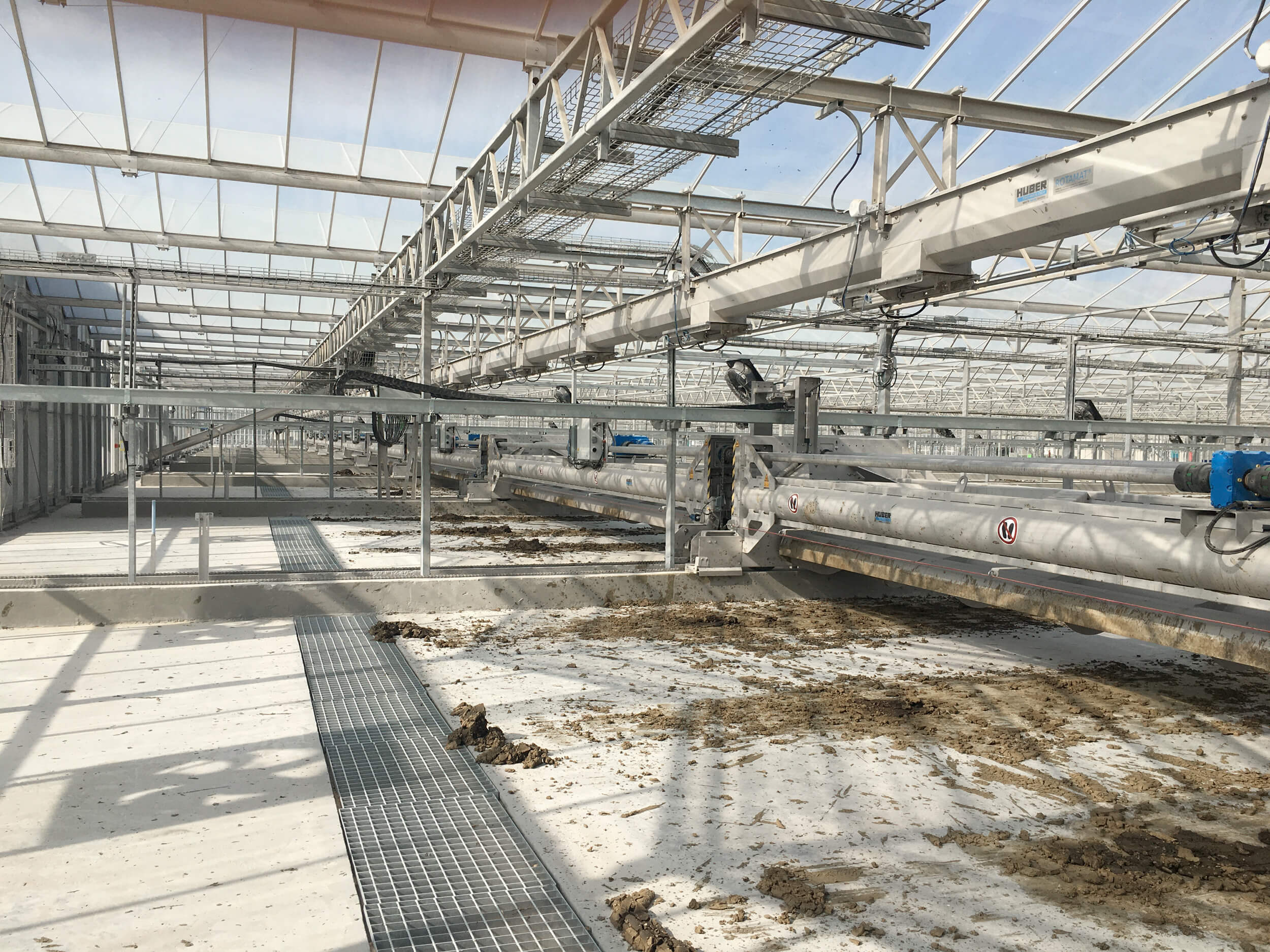 The screw conveyor installed in the floor collects the dry sludge The screw conveyor installed in the floor collects the dry sludge