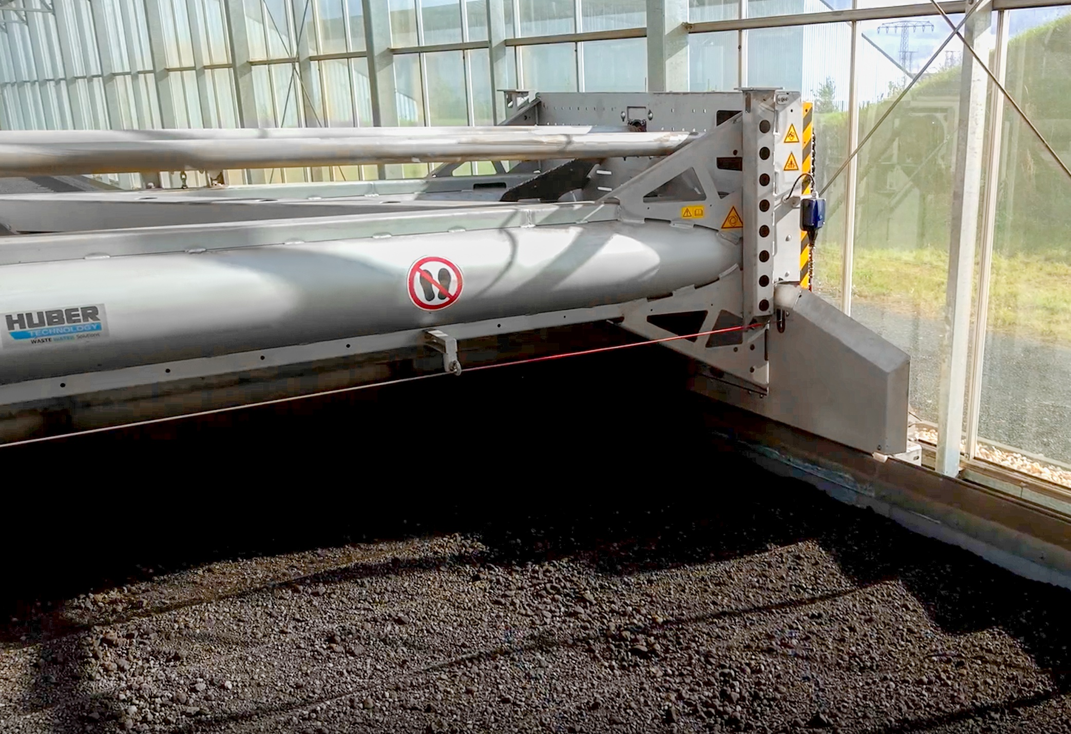 Seitliche Begrenzung des Schlammbeetes beim HUBER Schlammwender SOLSTICE® FloorRunner.
