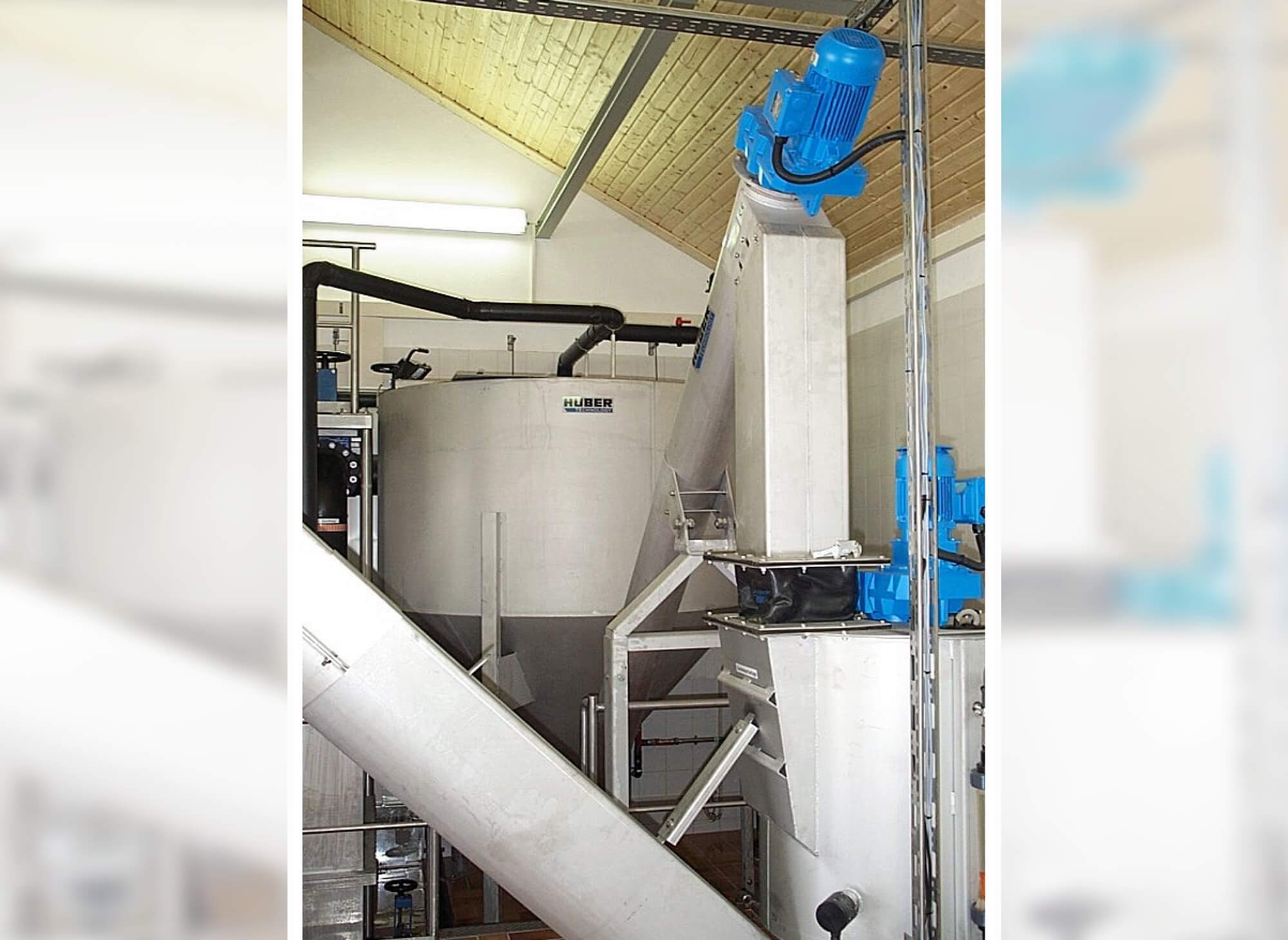 HUBER Circular Grit Trap HRSF with integrated classifying screw and subsequent HUBER Grit Washer RoSF4 T HUBER Circular Grit Trap HRSF with integrated classifying screw and subsequent HUBER Grit Washer RoSF4 T