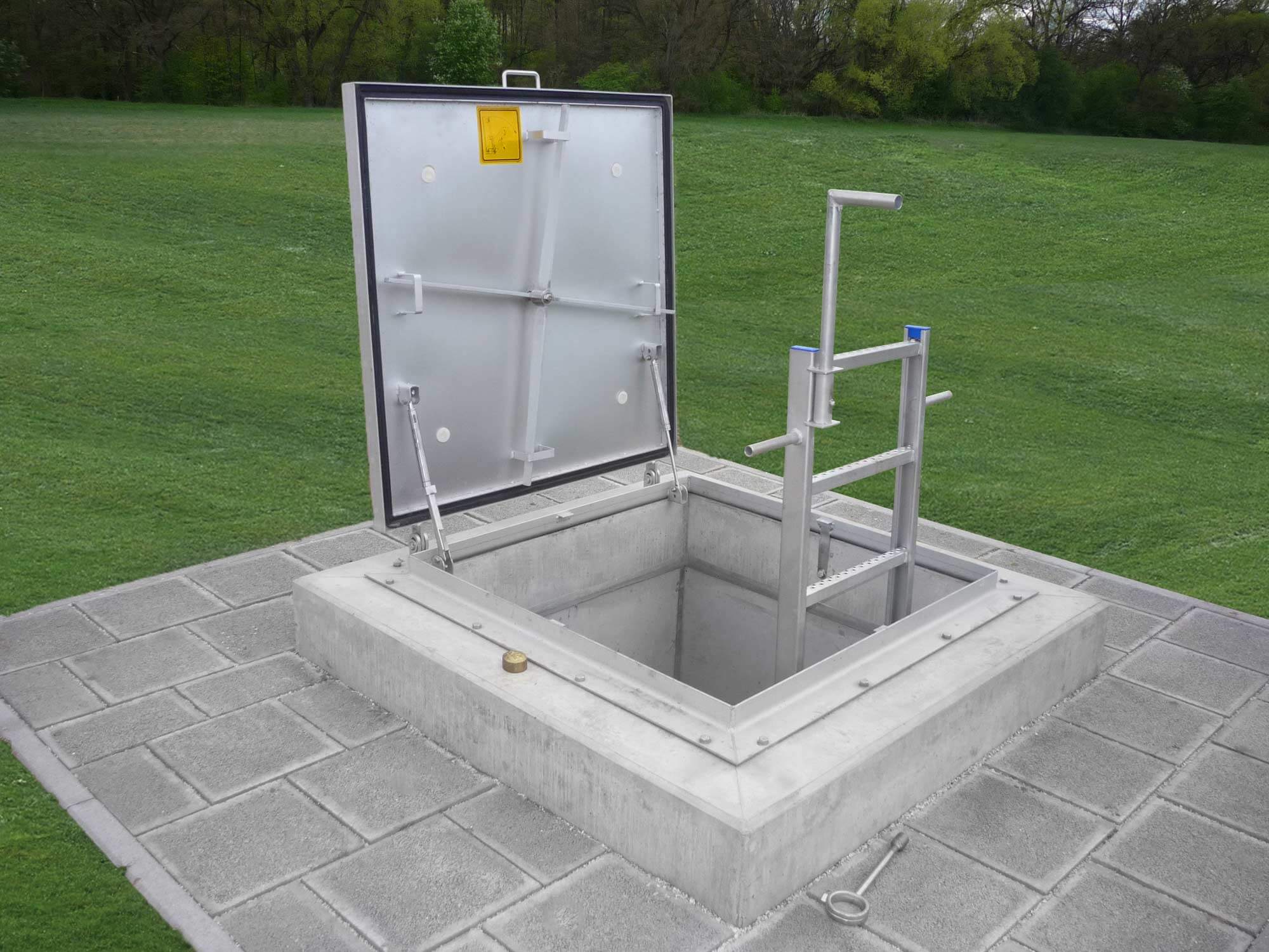 Distribution of Drinking Water Watertight HUBER manhole cover SD5, rectangular type