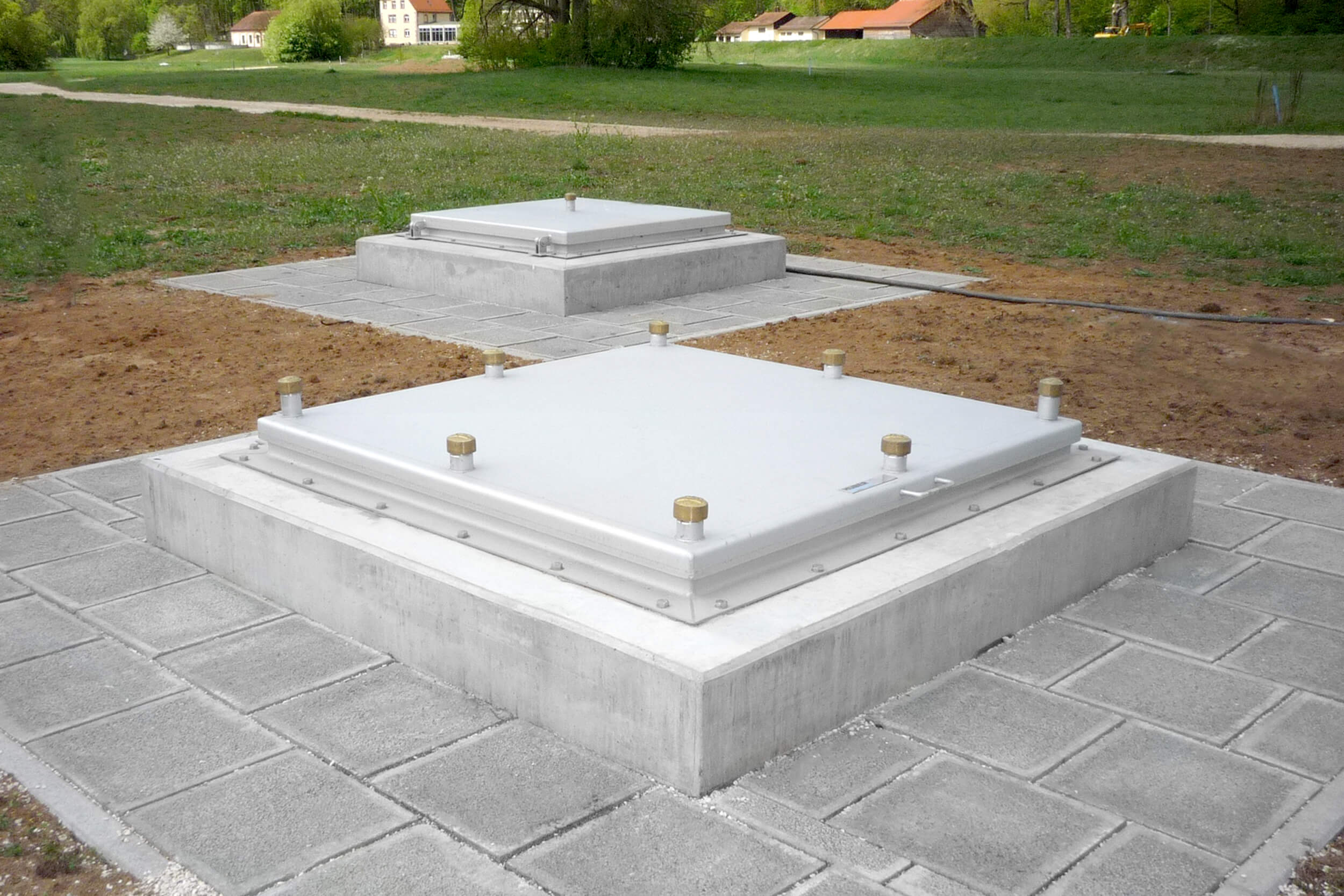 HUBER manhole cover SD5, multiple screwed HUBER manhole cover SD5, multiple screwed