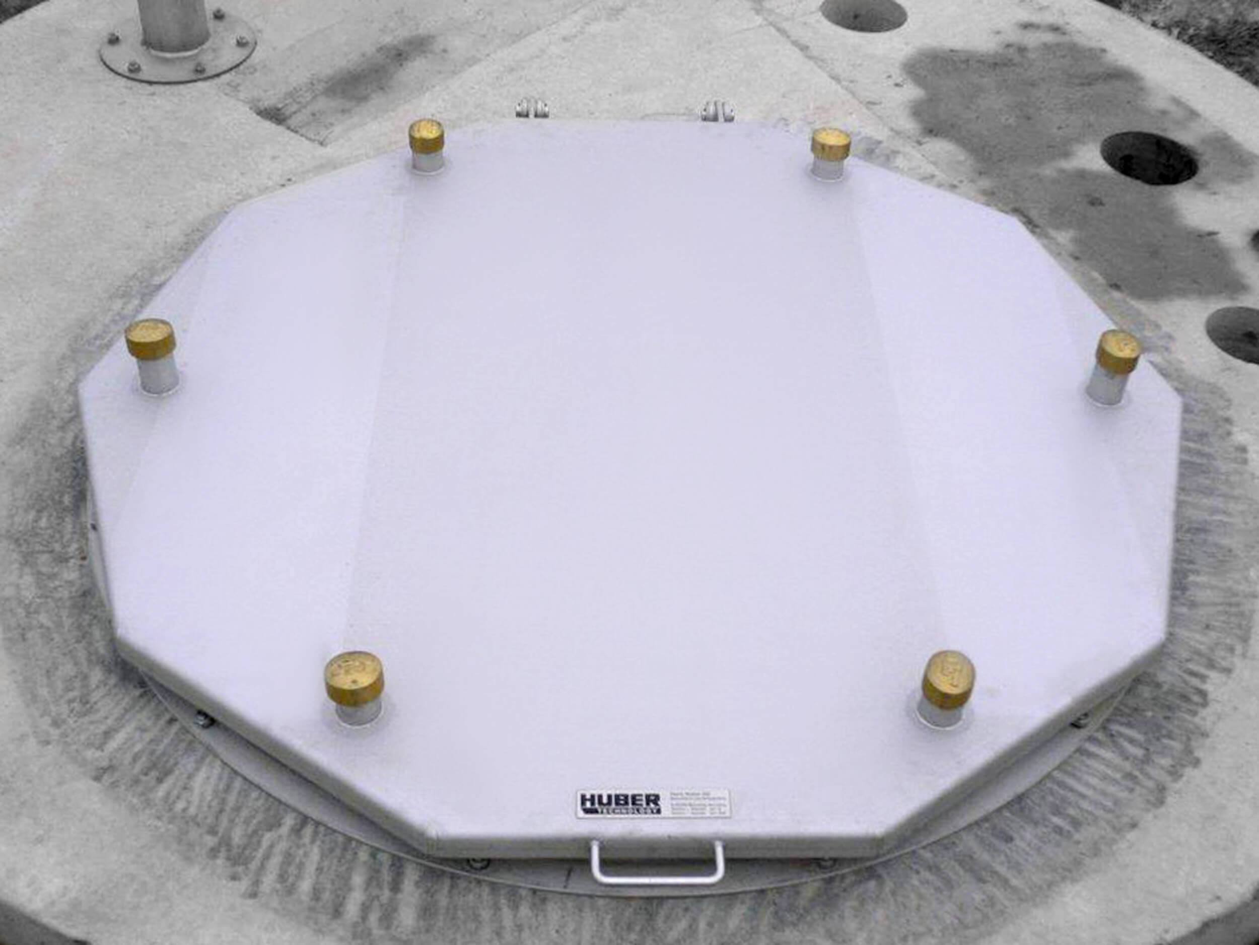 HUBER Schachtabdeckung SD6, überflutungssicher, rund
 HUBER Schachtabdeckung SD6, mehrfach verschraubt, 5 m Wassersäule, geschlossen