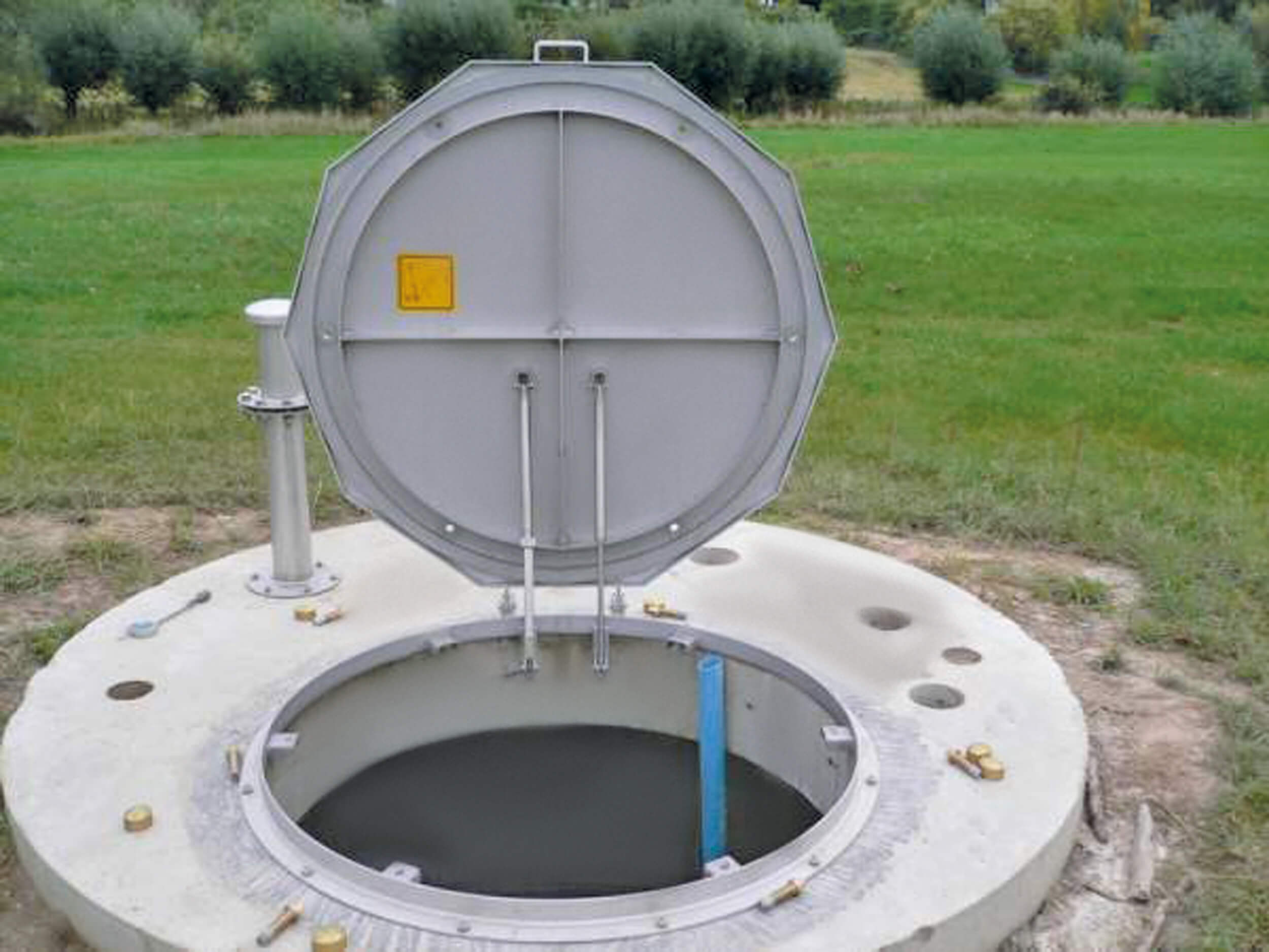 HUBER manhole cover SD6, round type, watertight up to 5 m HUBER manhole cover SD6, round type, watertight up to 5 m