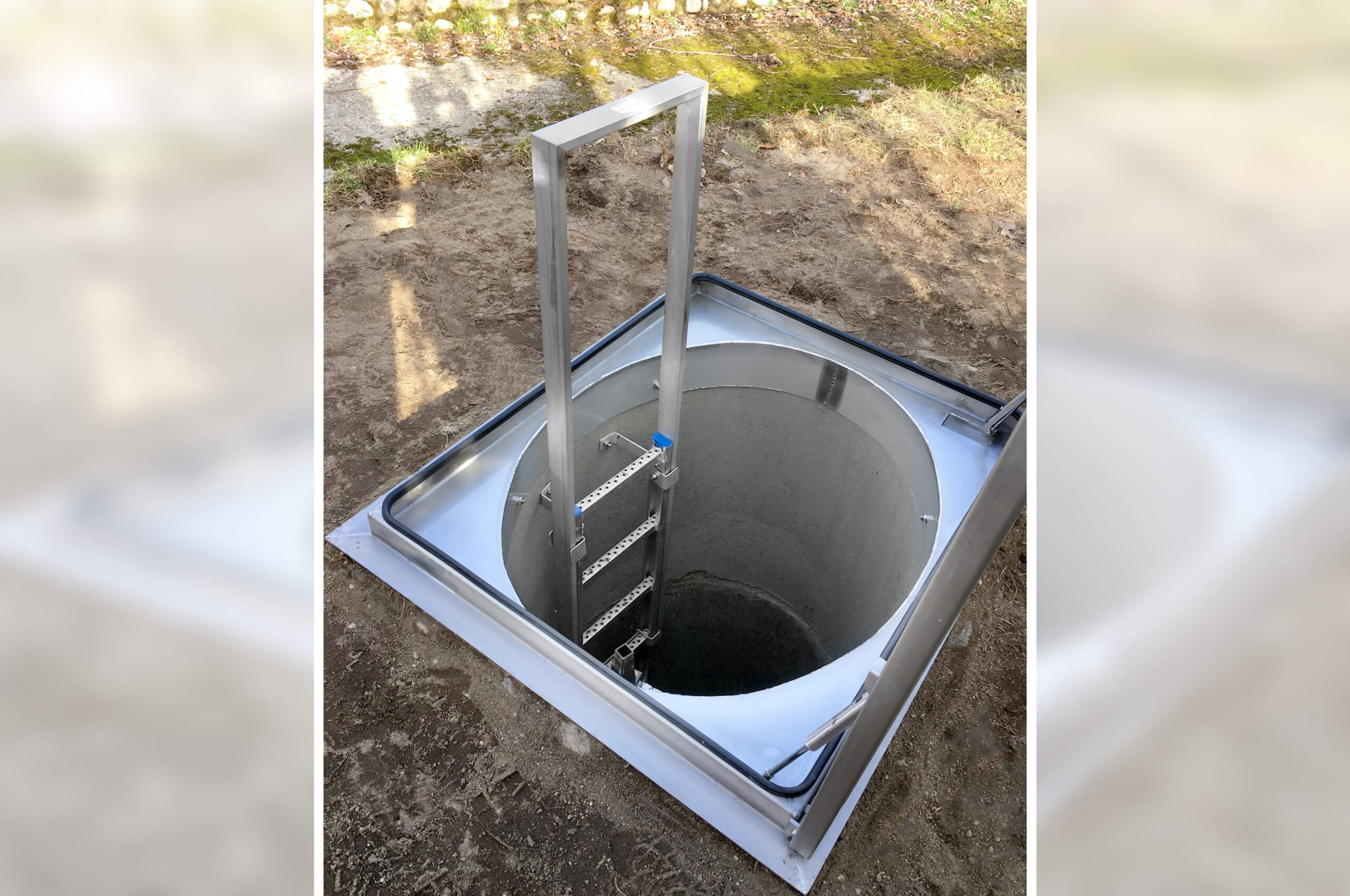 HUBER collapsible hand post entrance aid with double handle EH VSD at safety access ladder SiS1 HUBER collapsible hand post entrance aid with double handle EH VSD at a safety access ladder SiS1