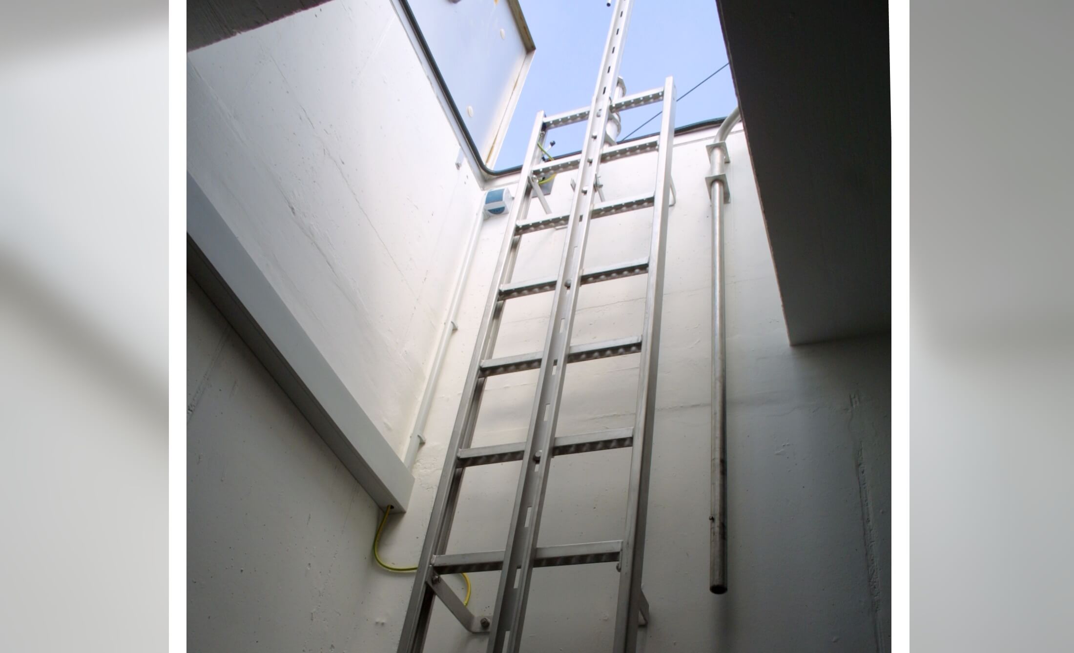 Safety access ladder with safety guard rail SiS2 Safety access ladder with safety guard rail SiS2