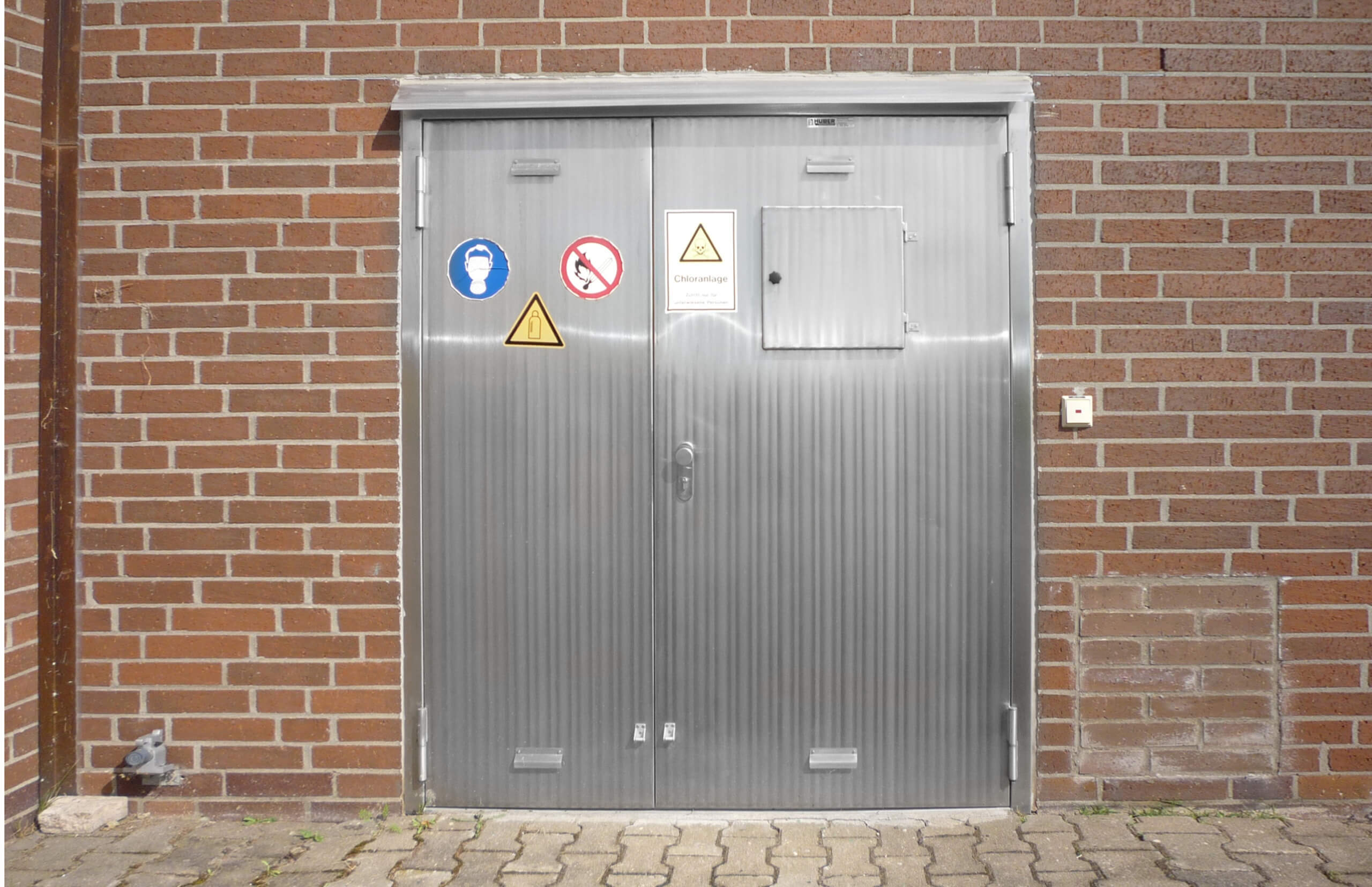 HUBER Chlorine Room Door TT5.2, double-leaf, with coverable viewing window  HUBER Chlorine Room Door TT5.2, double-leaf, with coverable viewing window