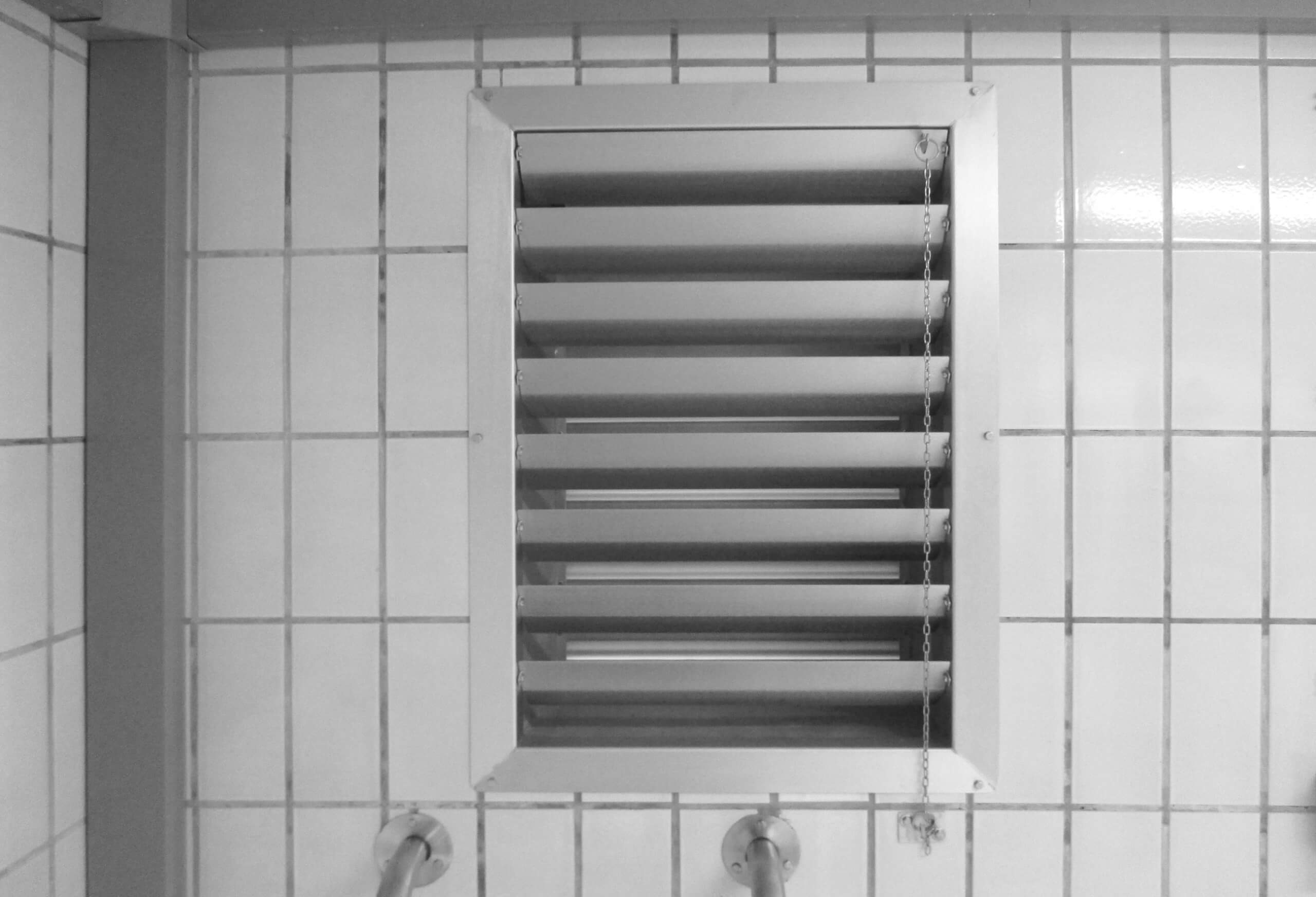 For internal face of the wall: HUBER adjustable louvre TT10.B