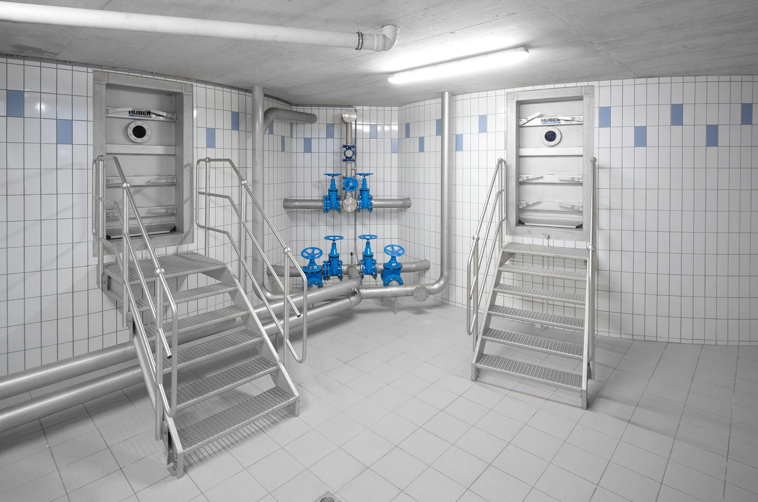 Drinking Water Reservoir Equipment HUBER rectangular pressure-tight doors TT7 in a drinking water storage tank
