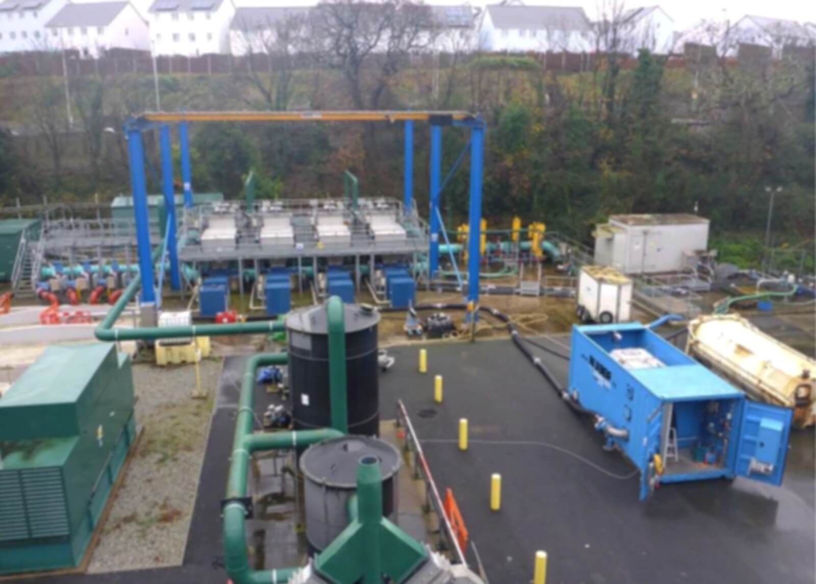 [Translate to English (GB):] UK Trial unit at a site in the South West of UK where it was tested alongside an existing belt filter system and outperformed it significantly. The below graph shows the HUBER DSL performance results.