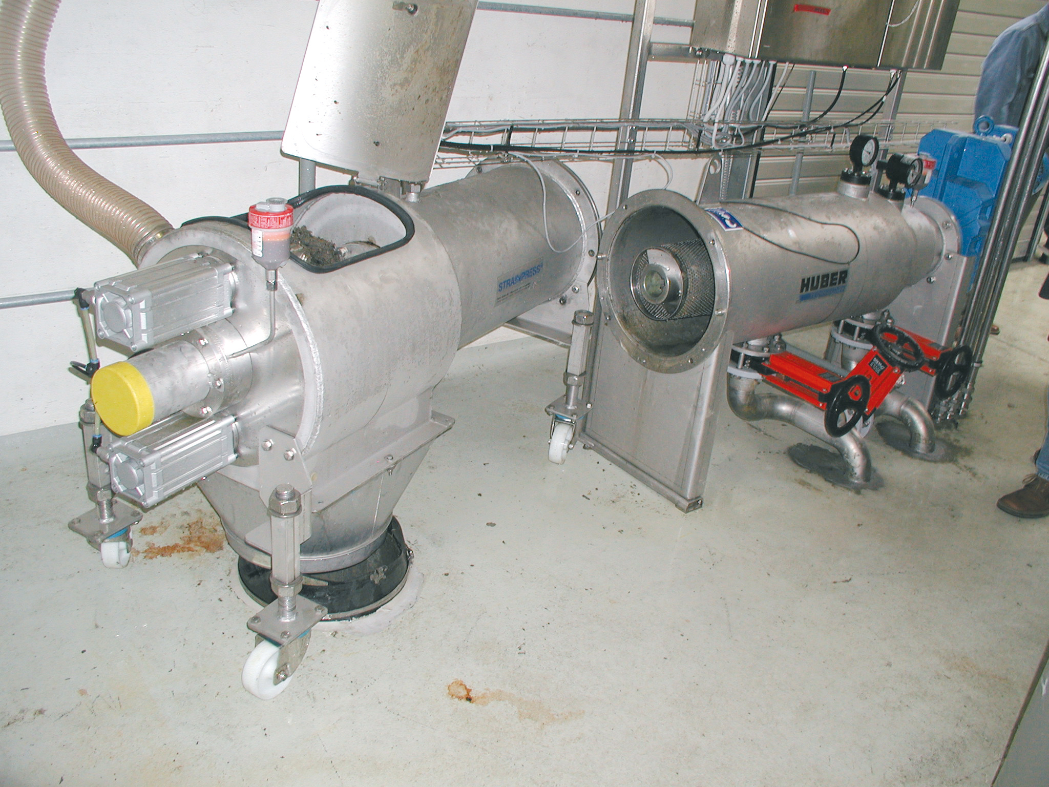 HUBER Sludgecleaner STRAINPRESS® separating coarse material from municipal sludge HUBER Sludgecleaner STRAINPRESS® separating coarse material from municipal sludge